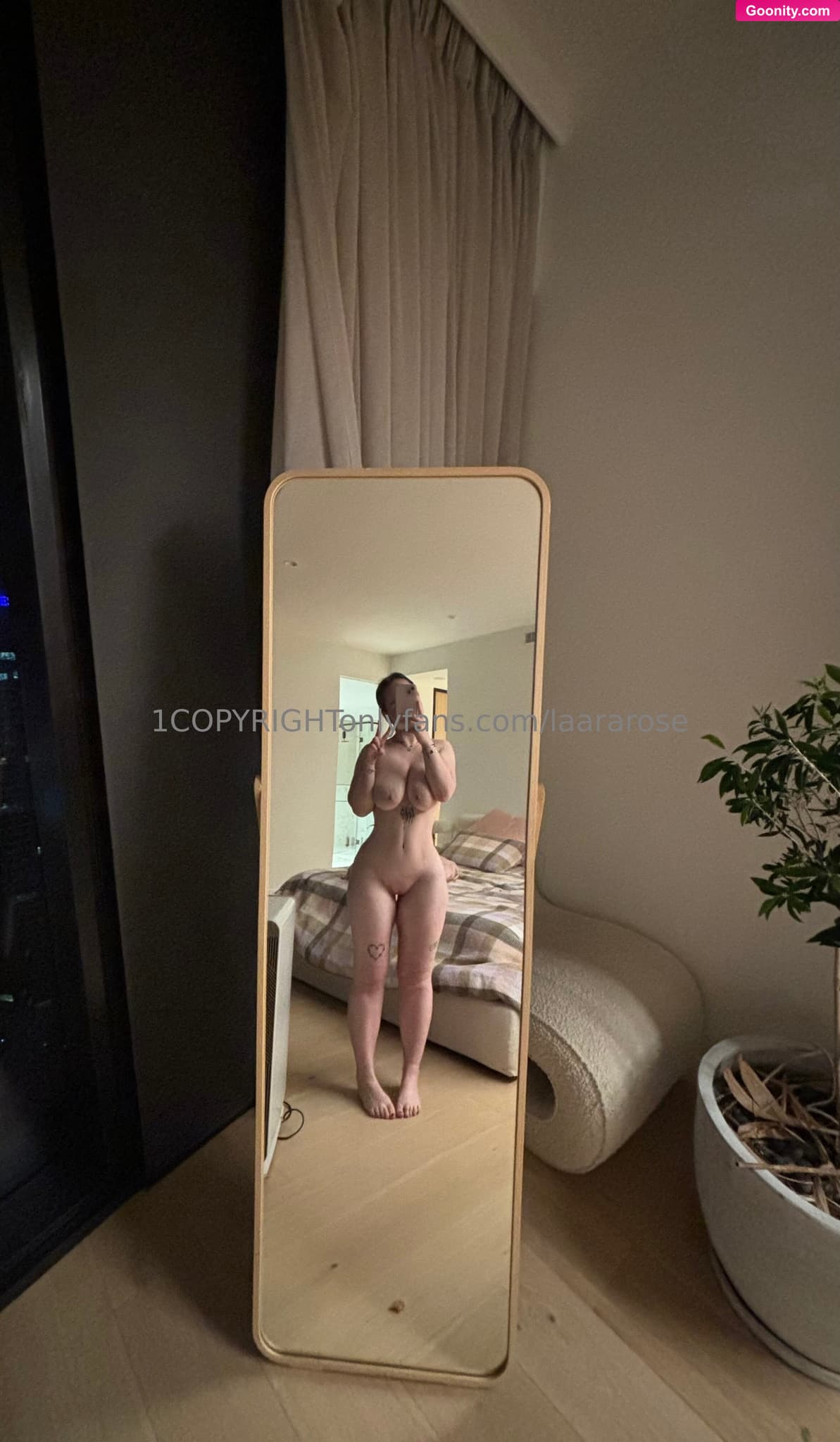 Lara Rose on OnlyFans - What are you doing if I walk up to you like this? π