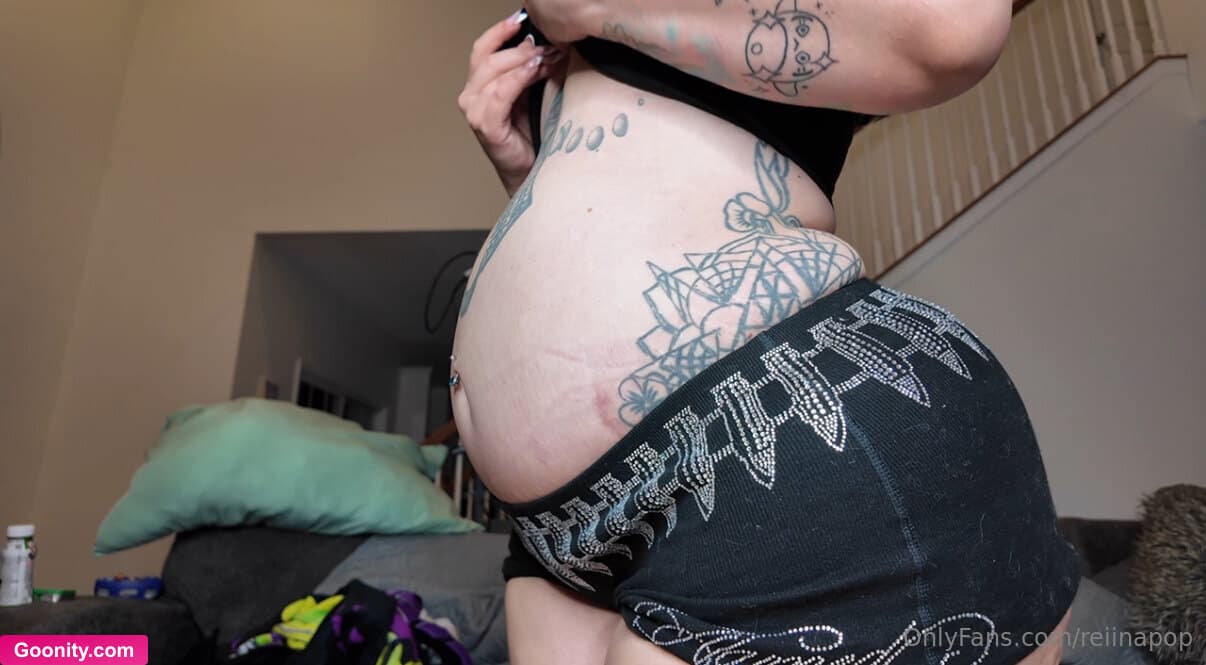 Goddess Reina ๐ค๐ on OnlyFans - is this a hot belly shape ๐โโ๏ธ I think it would look better with a thicker layer of softness tbh