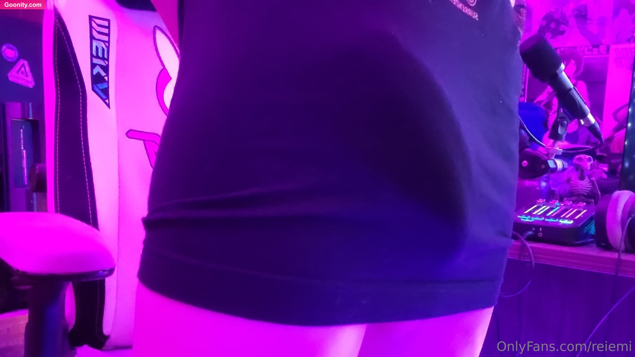 ReiEmi on OnlyFans - got some requests for some bulge pics~ im ganna take some more tonight in some cute underwear and shorts π