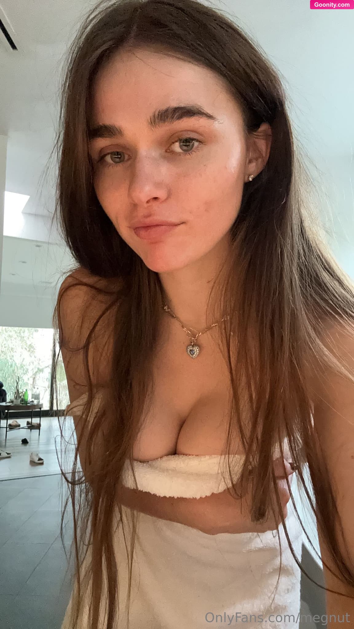 Megan Guthrie on OnlyFans - Showering alone just doesn’t feel right. Dm me