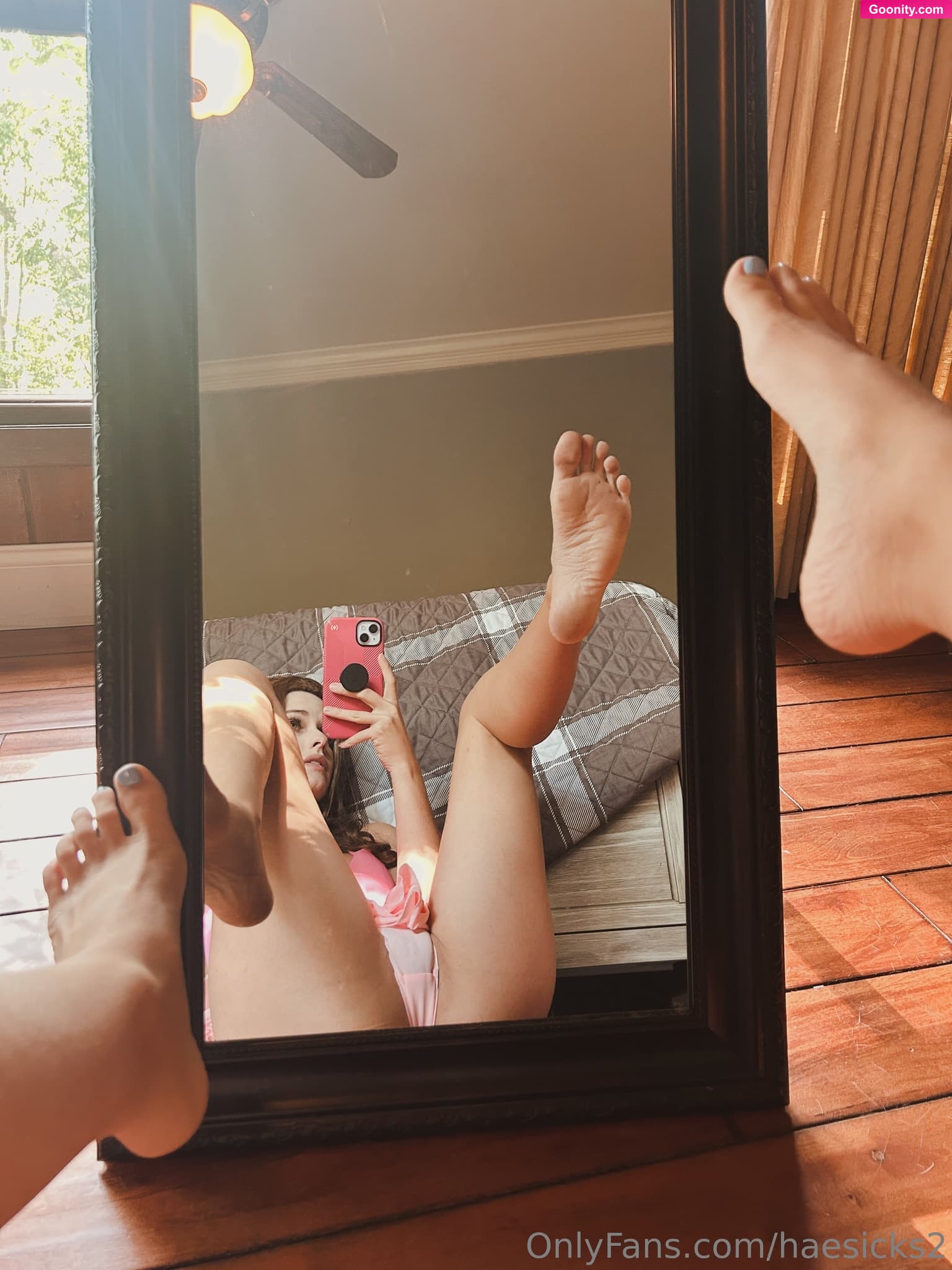 Haesicks on OnlyFans - I have a stomach bug so I’m sorry I can’t reply quickly toda..