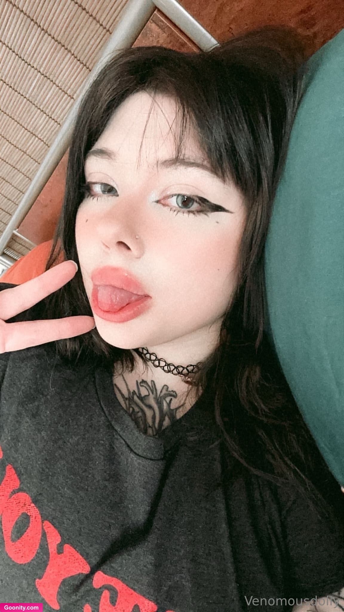 venomous dolly 🖤 on OnlyFans - the sharper the eyeliner, the bigger the attitude <3