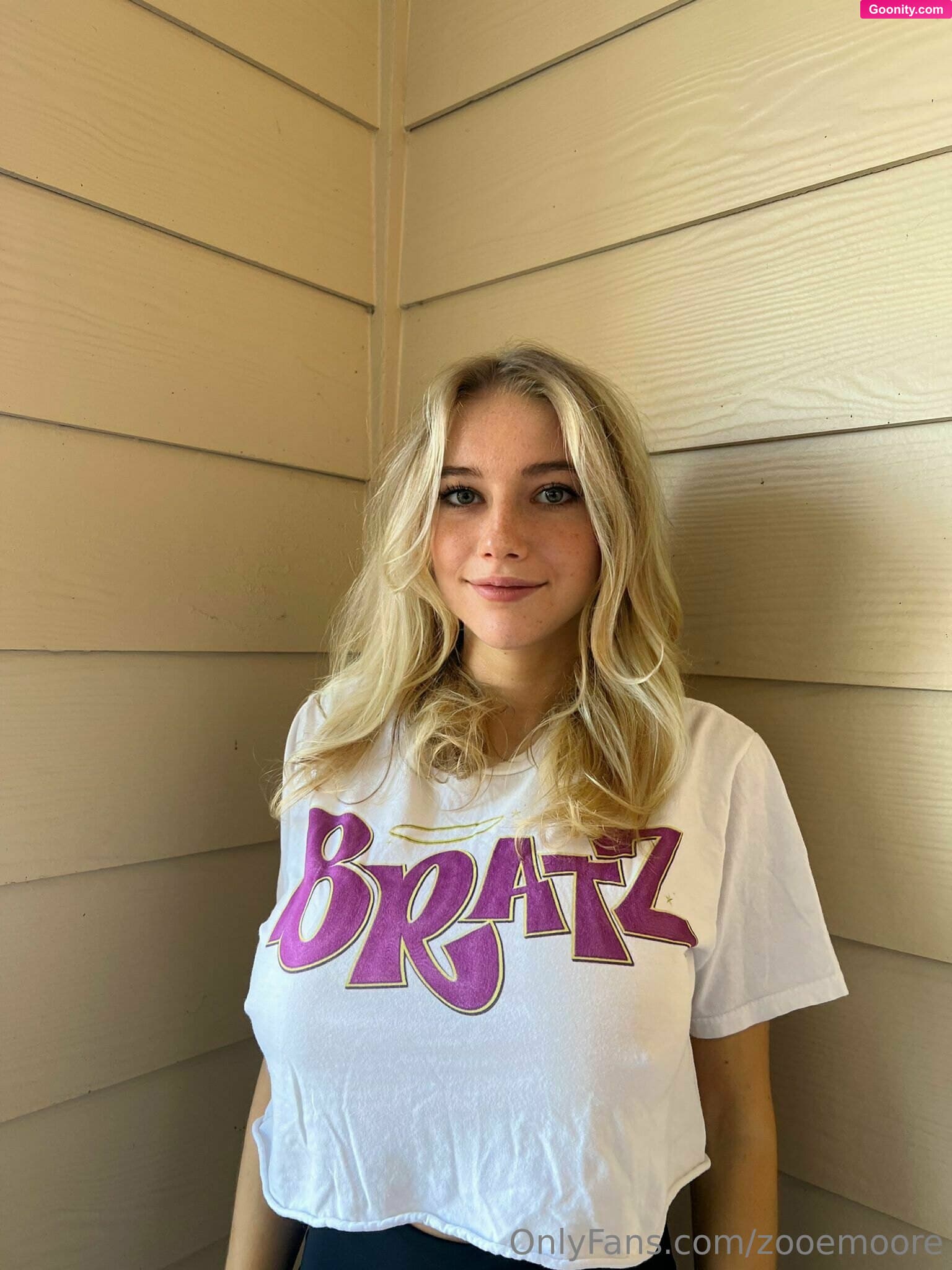 Zoe on OnlyFans - i dont even wanna get into it but lets just say im in a pett..