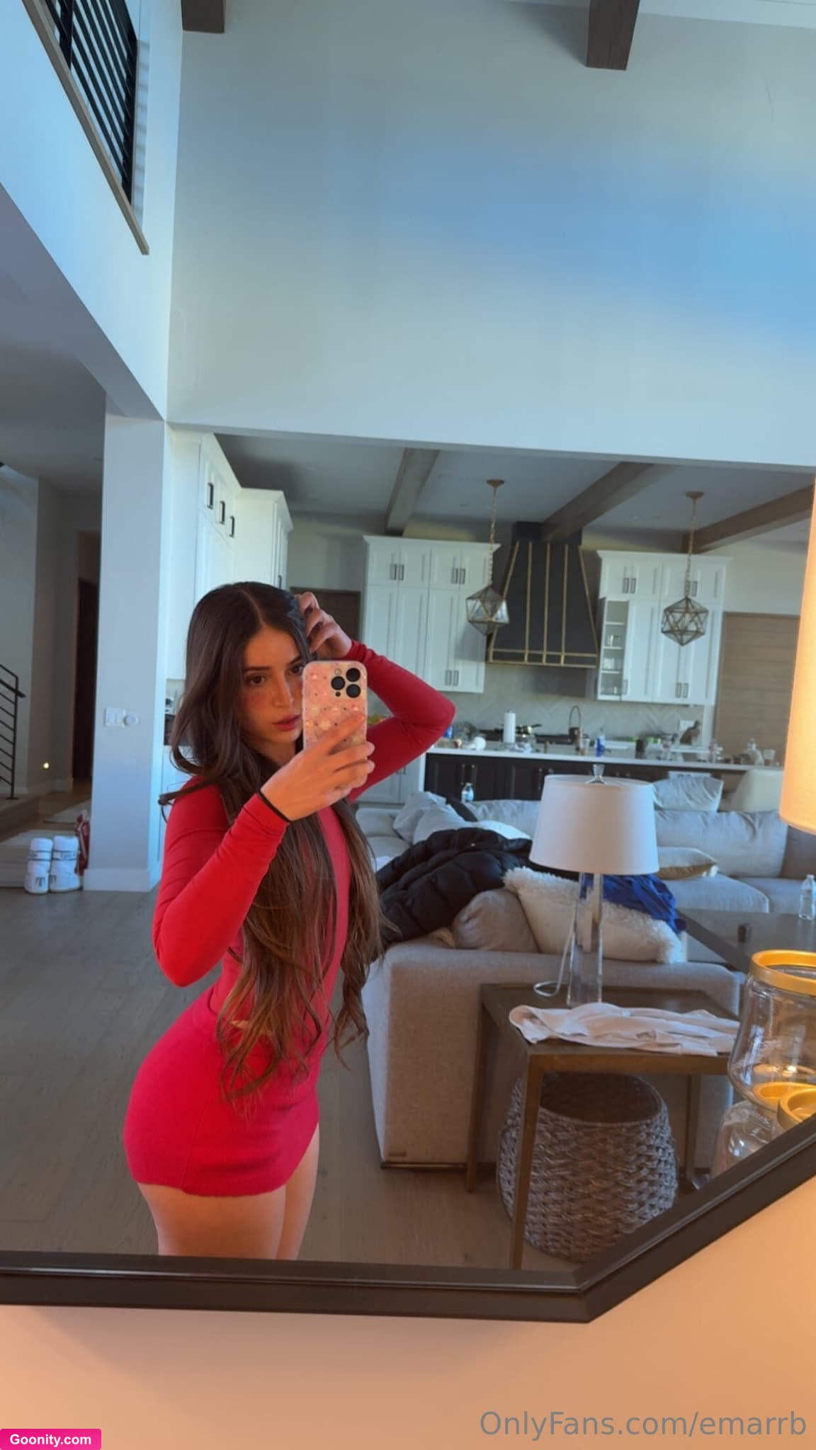 Emarr B on OnlyFans - just waiting for u to send me a dirty little DM 🤭
