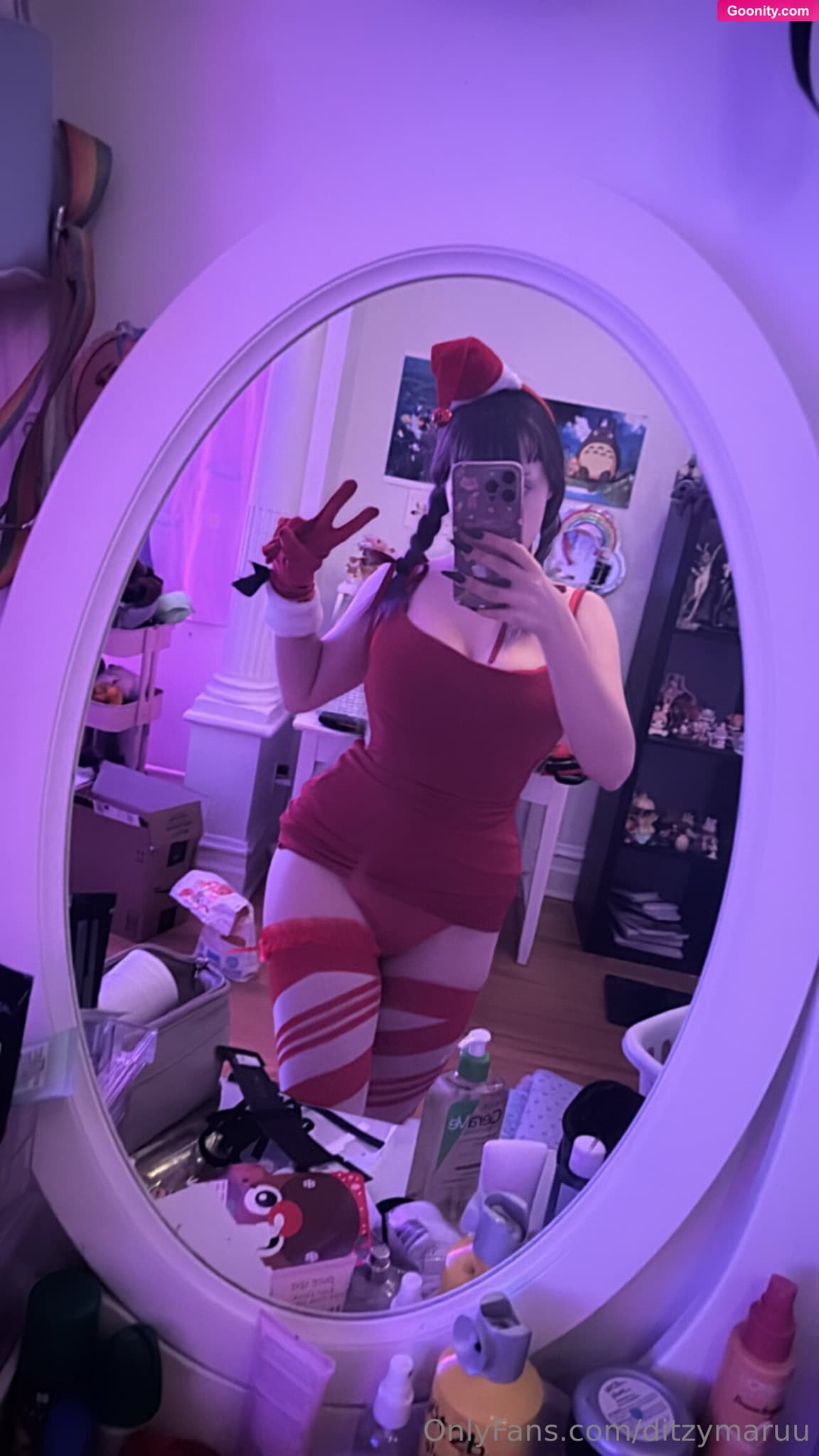ur ditzy girl ୭ ˚. ᵎᵎ🌈 on OnlyFans - early christmas peak :3 🎄🎅