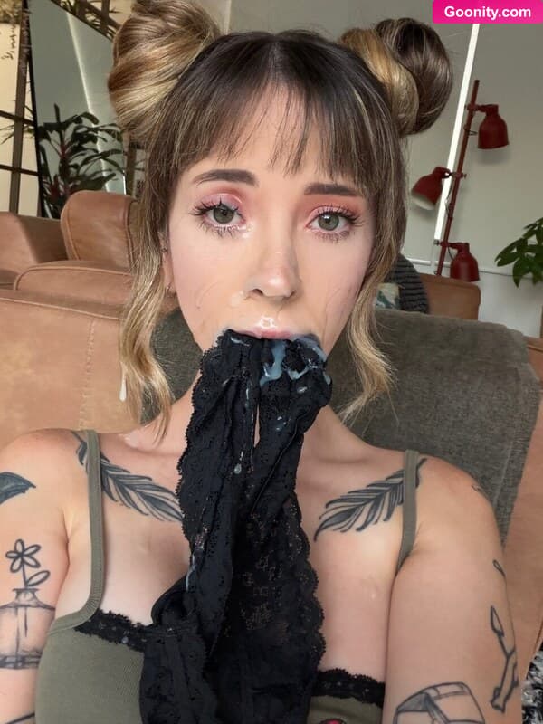 Jade Vow π§πΌ on OnlyFans - Photo 2