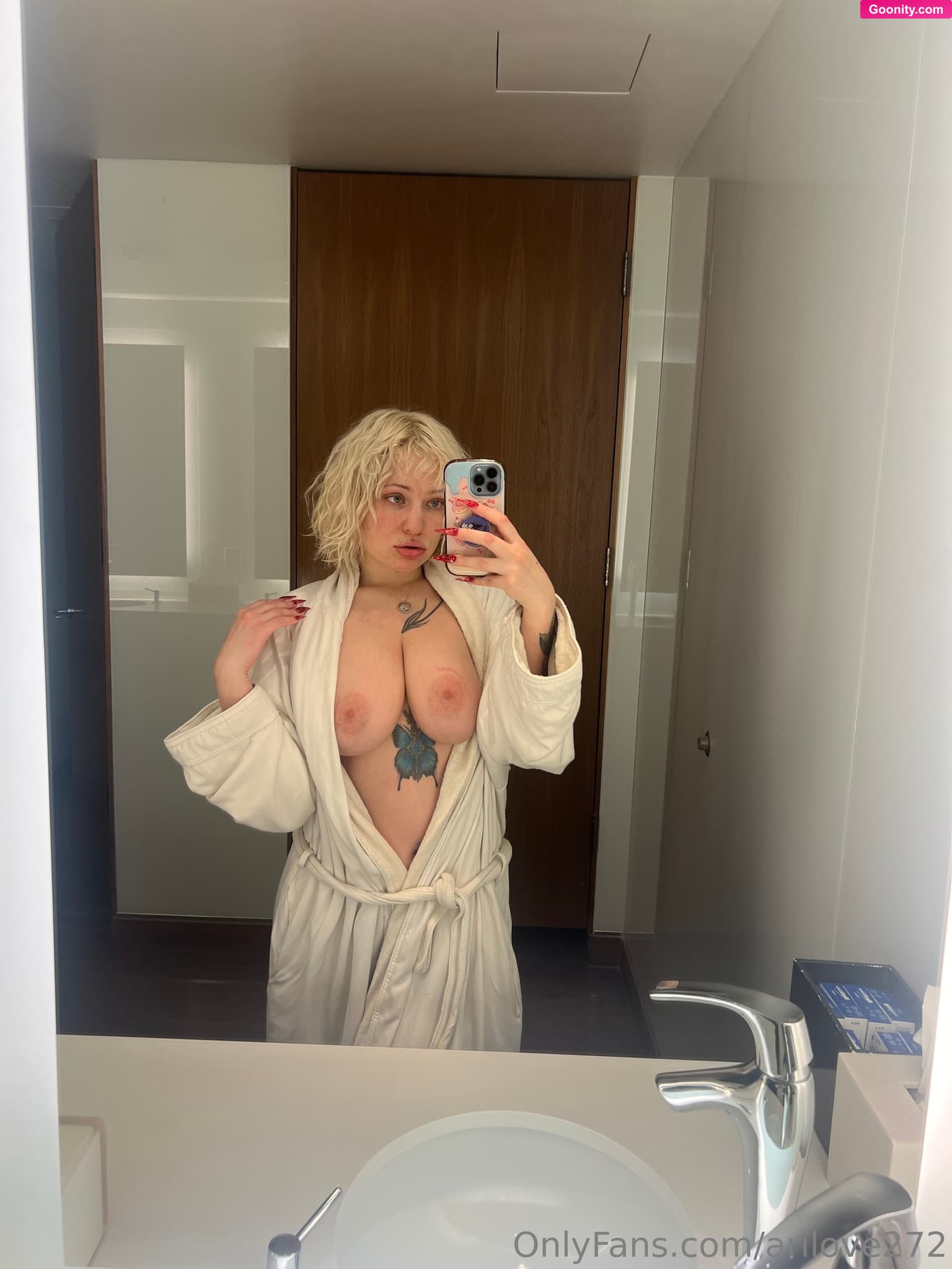 ♡ Ari Love ♡ on OnlyFans - I love being pampered and treated like a princess 🥰😘