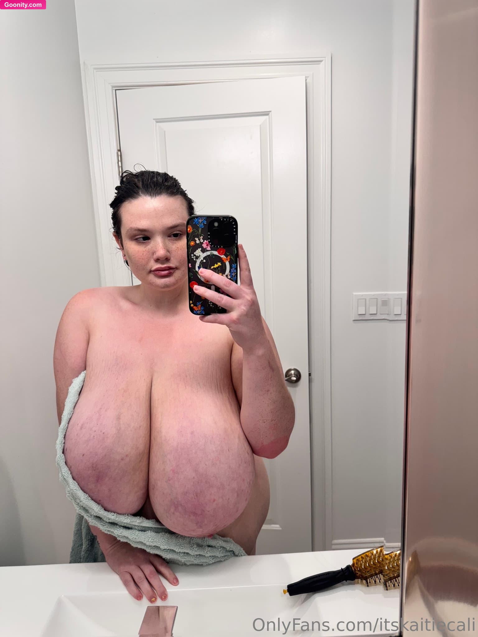 Kaitlyn on OnlyFans - Just hanging around after the showerđ