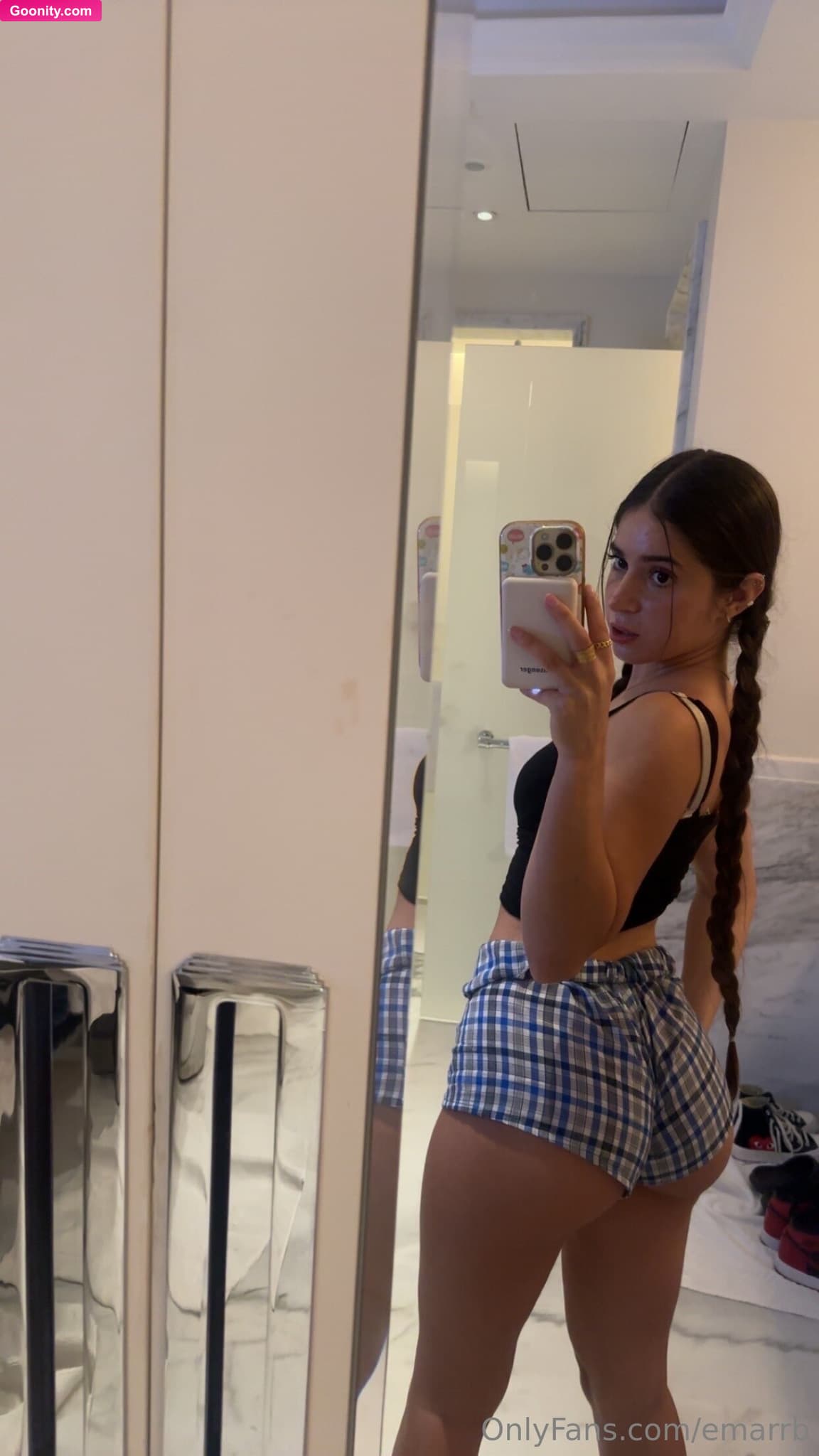Emarr B on OnlyFans - wish i had someone to text me goodnight kisses while i fall asleep 🥺😭