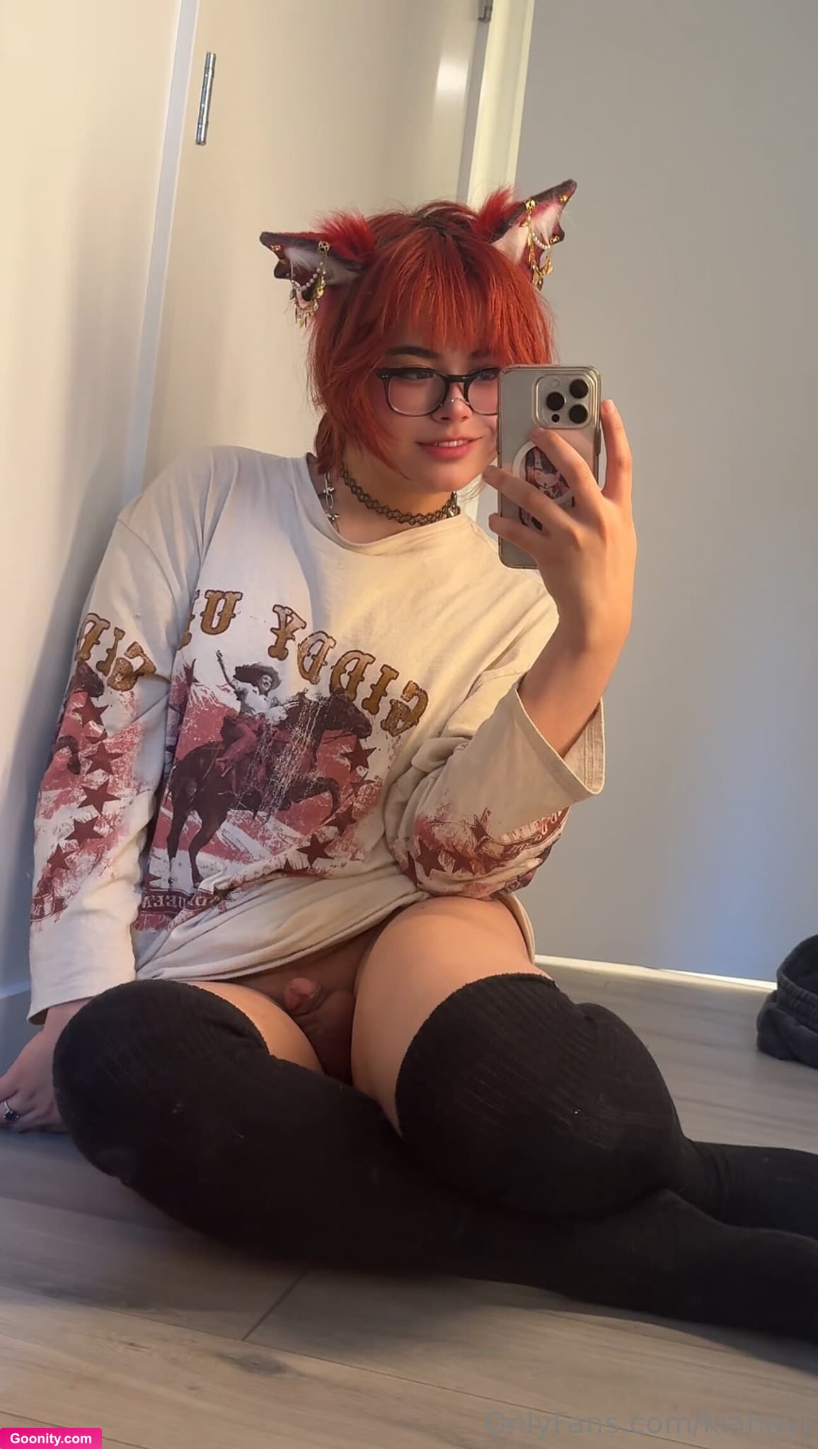 Kiyana Vi on OnlyFans - just a lonely kitty waiting for her master.. my bussy is pul..