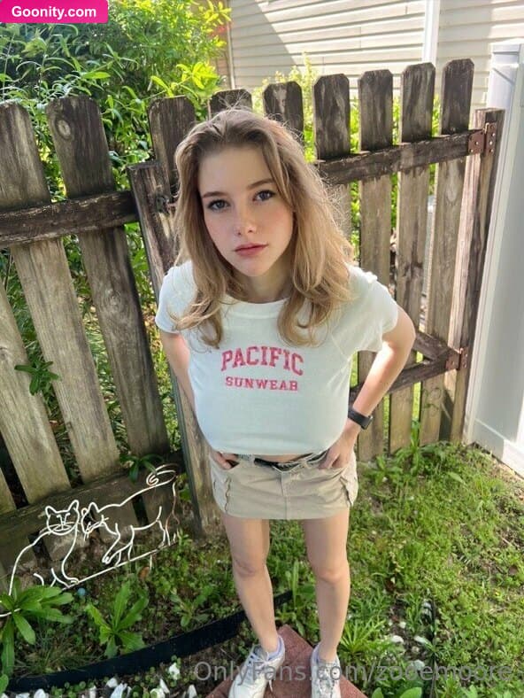Zoe on OnlyFans - wyd if you saw me walk passed you π?? cuz i would probably run and hide im scared of confrontation π