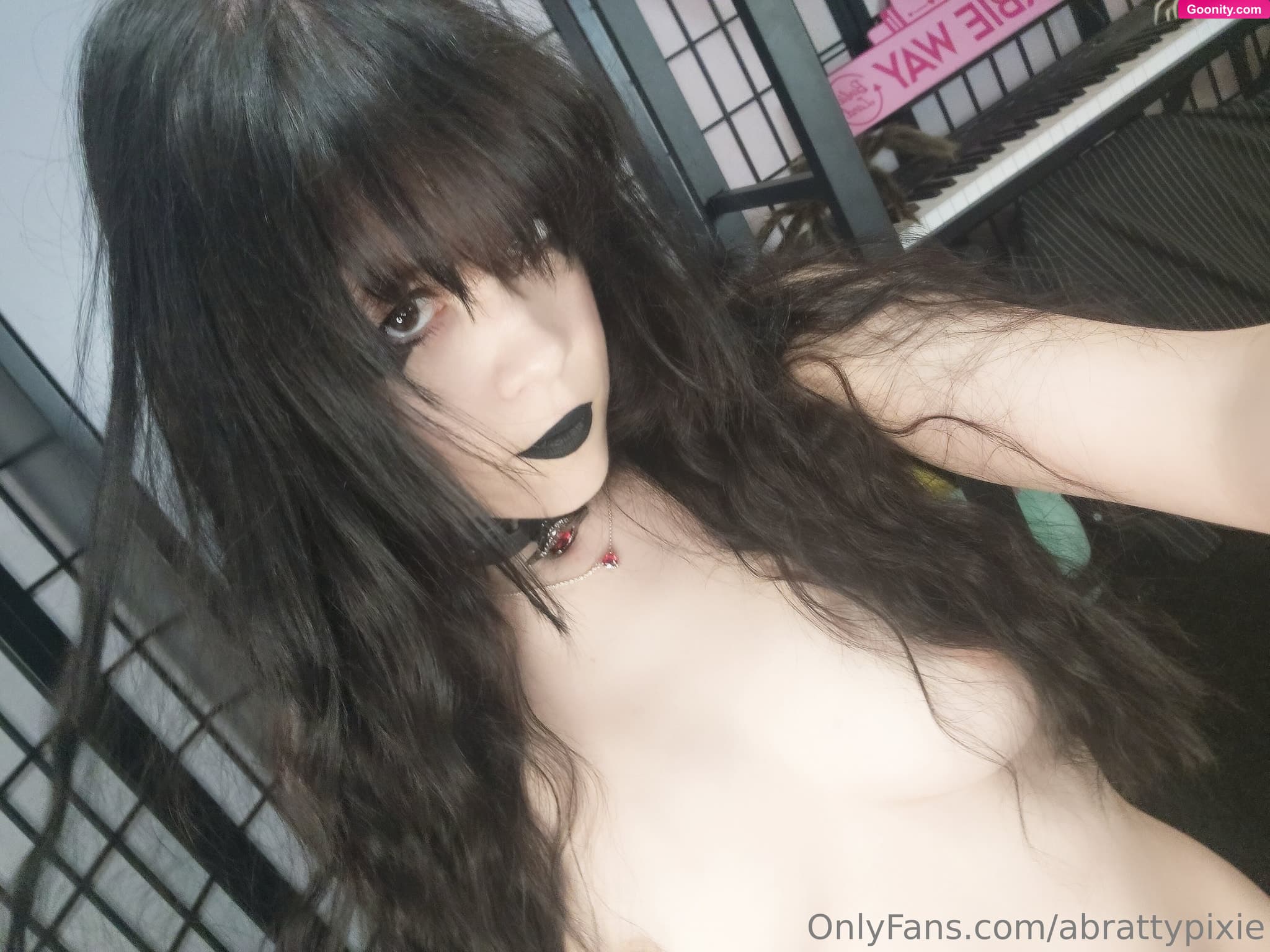 Pixie ♡ on OnlyFans - anyone want a goth gf