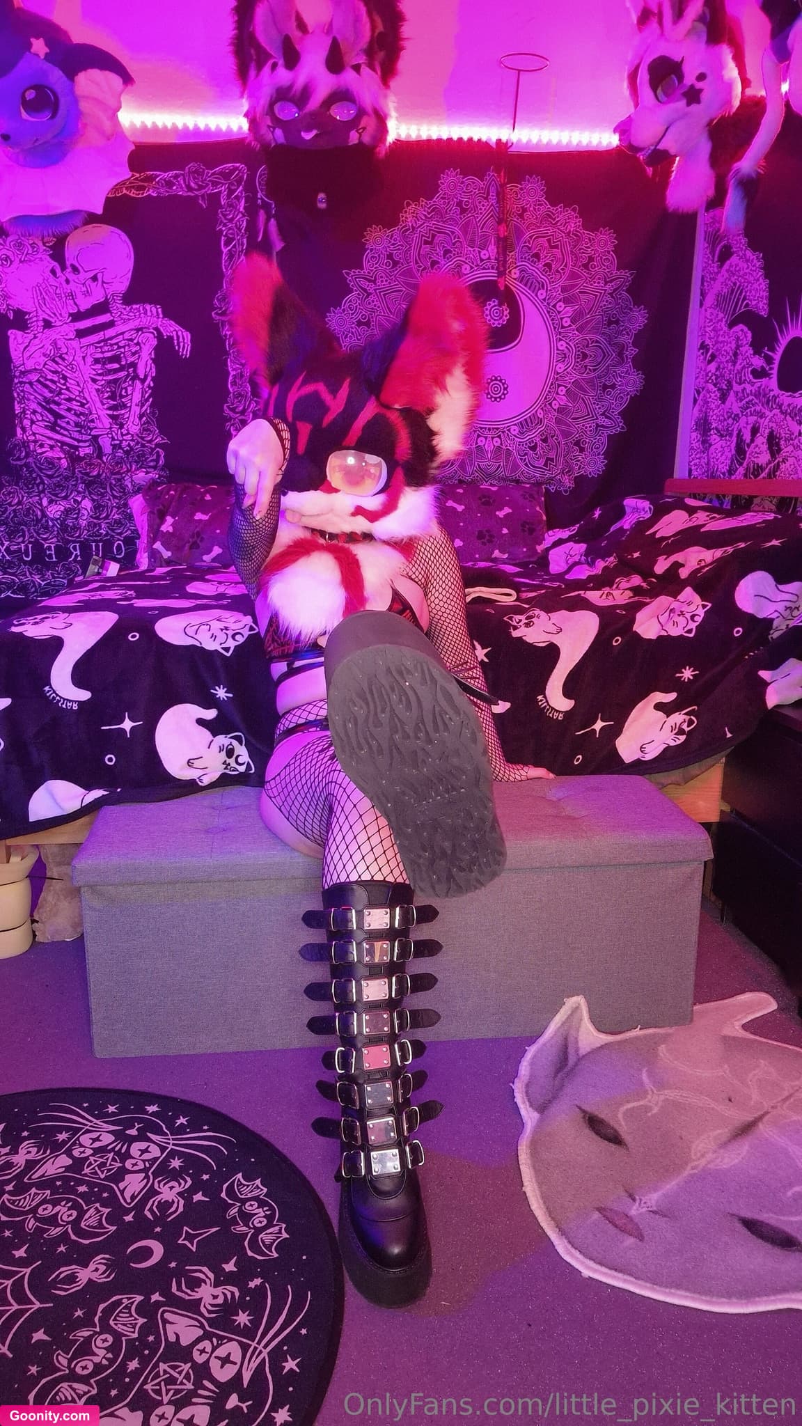 lilpixiekitten on OnlyFans - ❤️🖤❤️