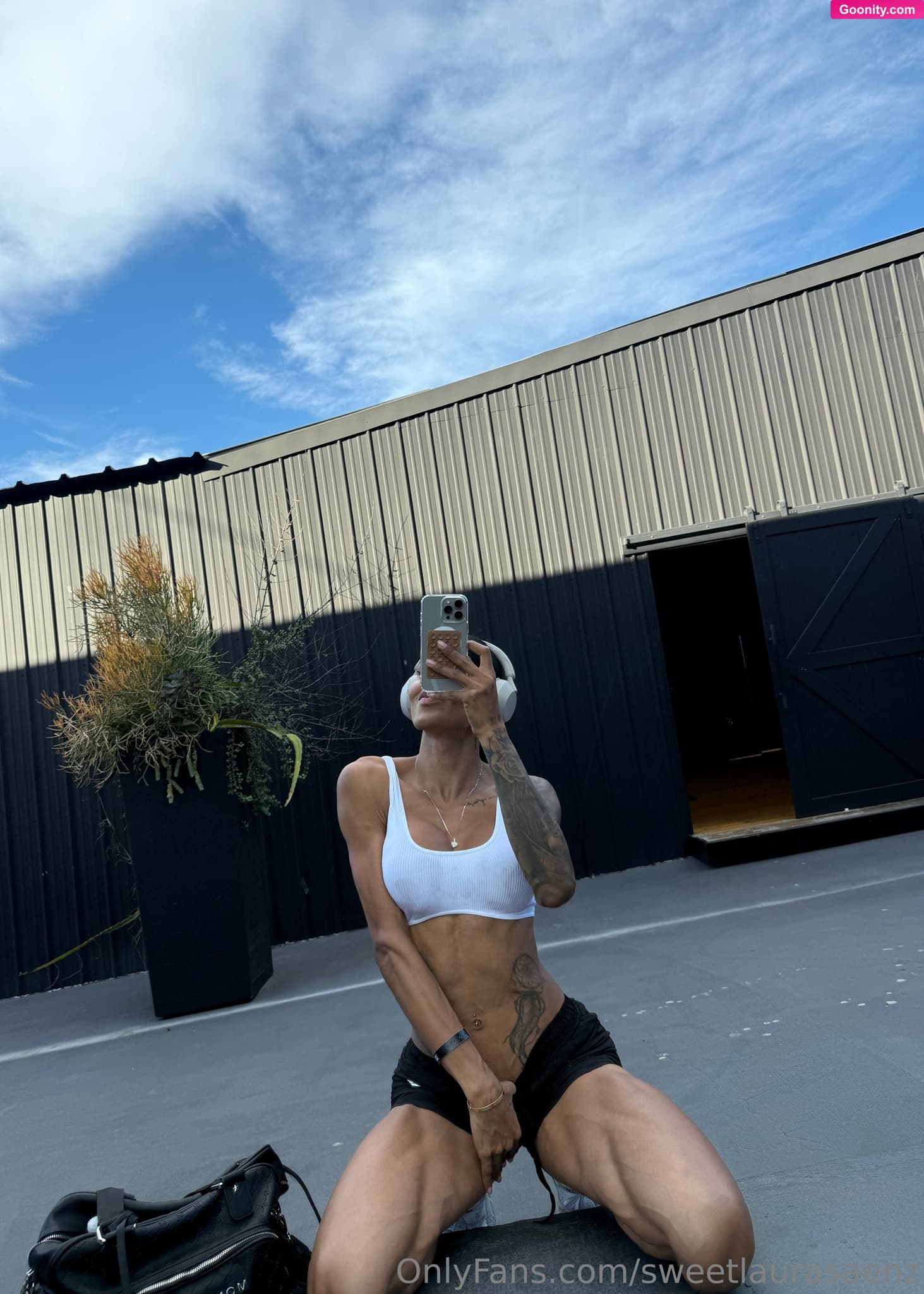 Laura Saenz on OnlyFans - Photo 126