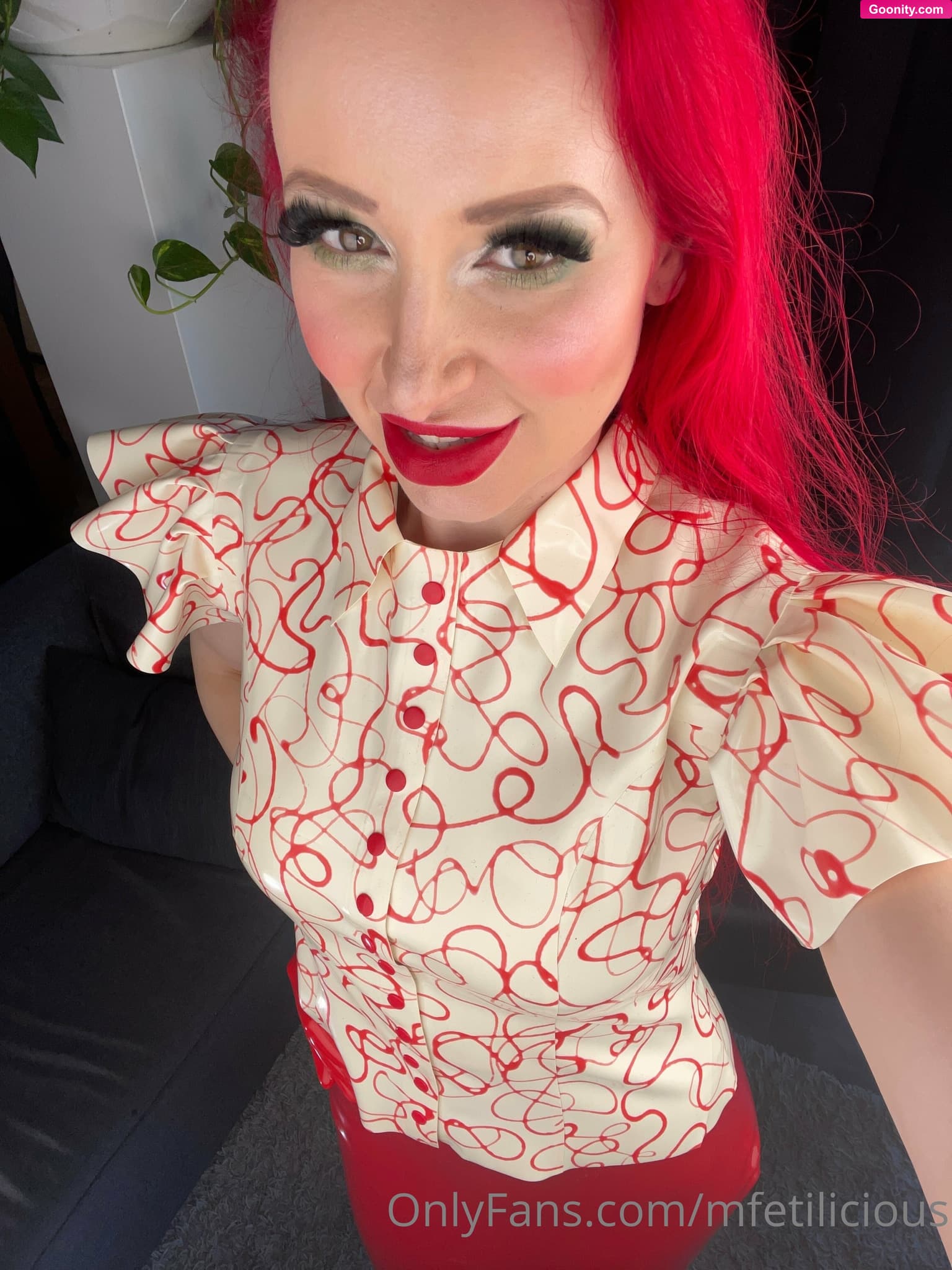 Miss Fetilicious on OnlyFans - Saturday morning outfit a the Sauerland weekend. A stylish red and white latex combination. I used the living room for some pictures while the others were using the sauna and hot tub for their photo shoots. The outfit is made by me.