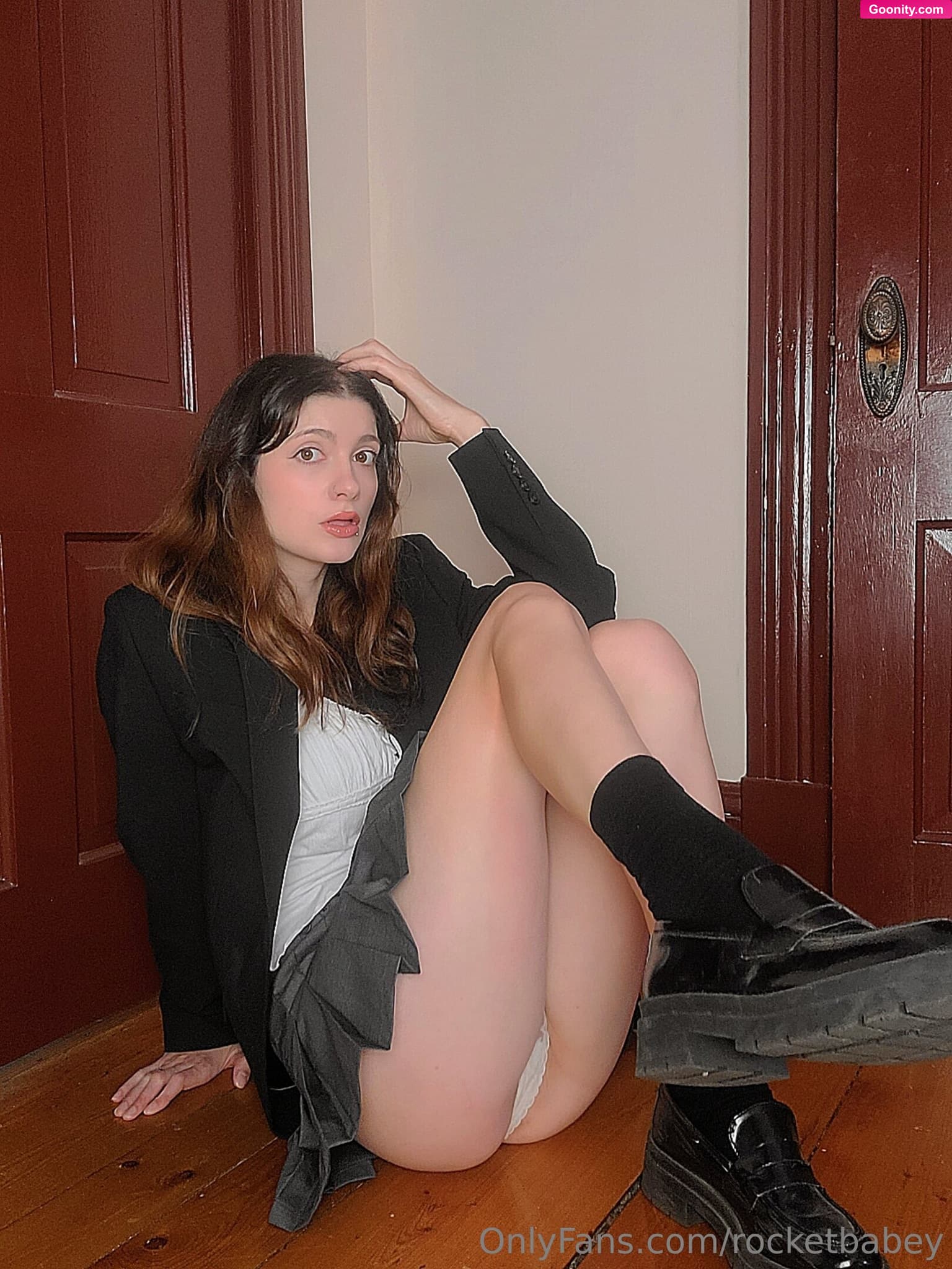 rocketbabey on OnlyFans - swipe to take my clothes off