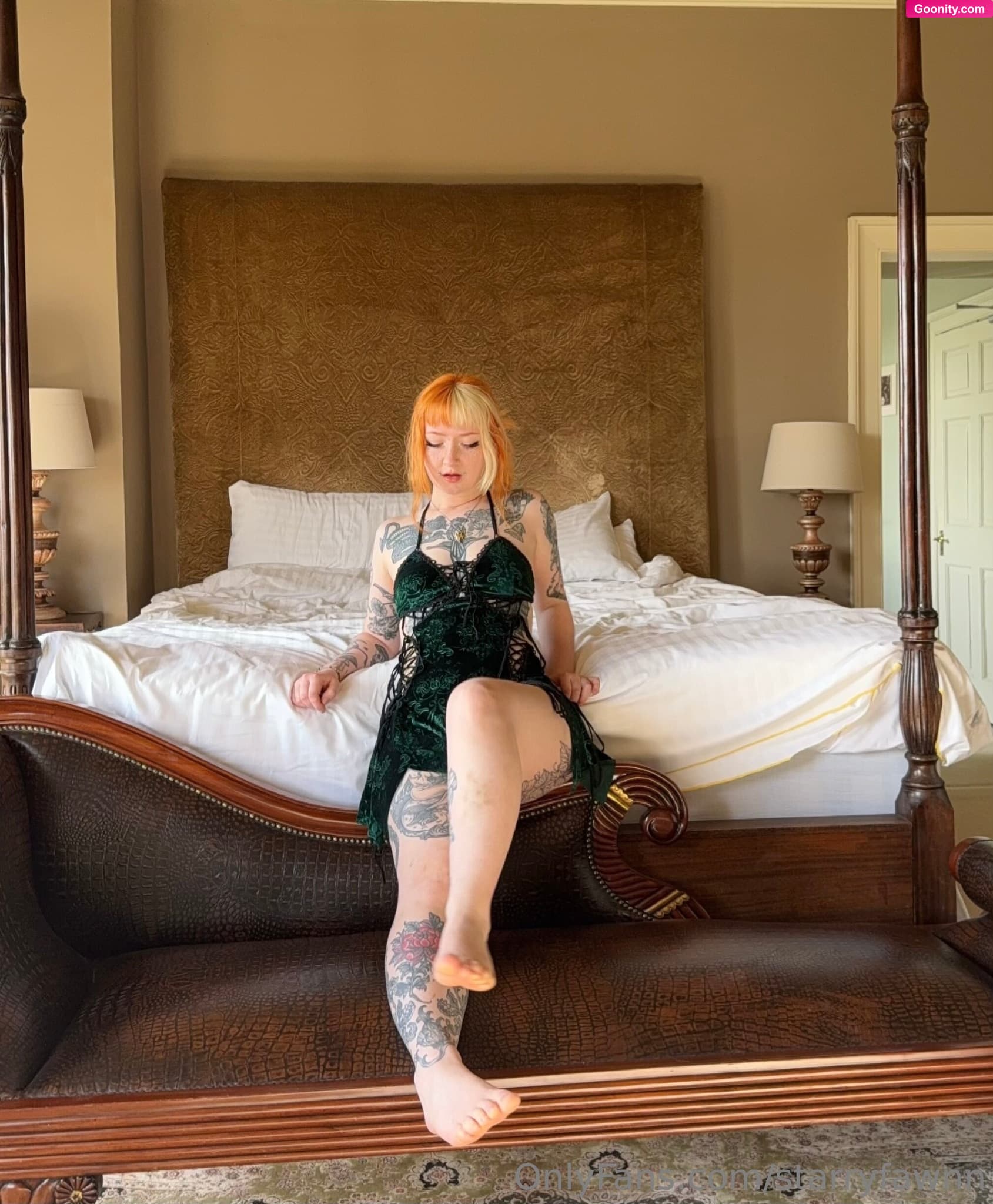 starryfawnn on OnlyFans - Tiny starry on da bed :3