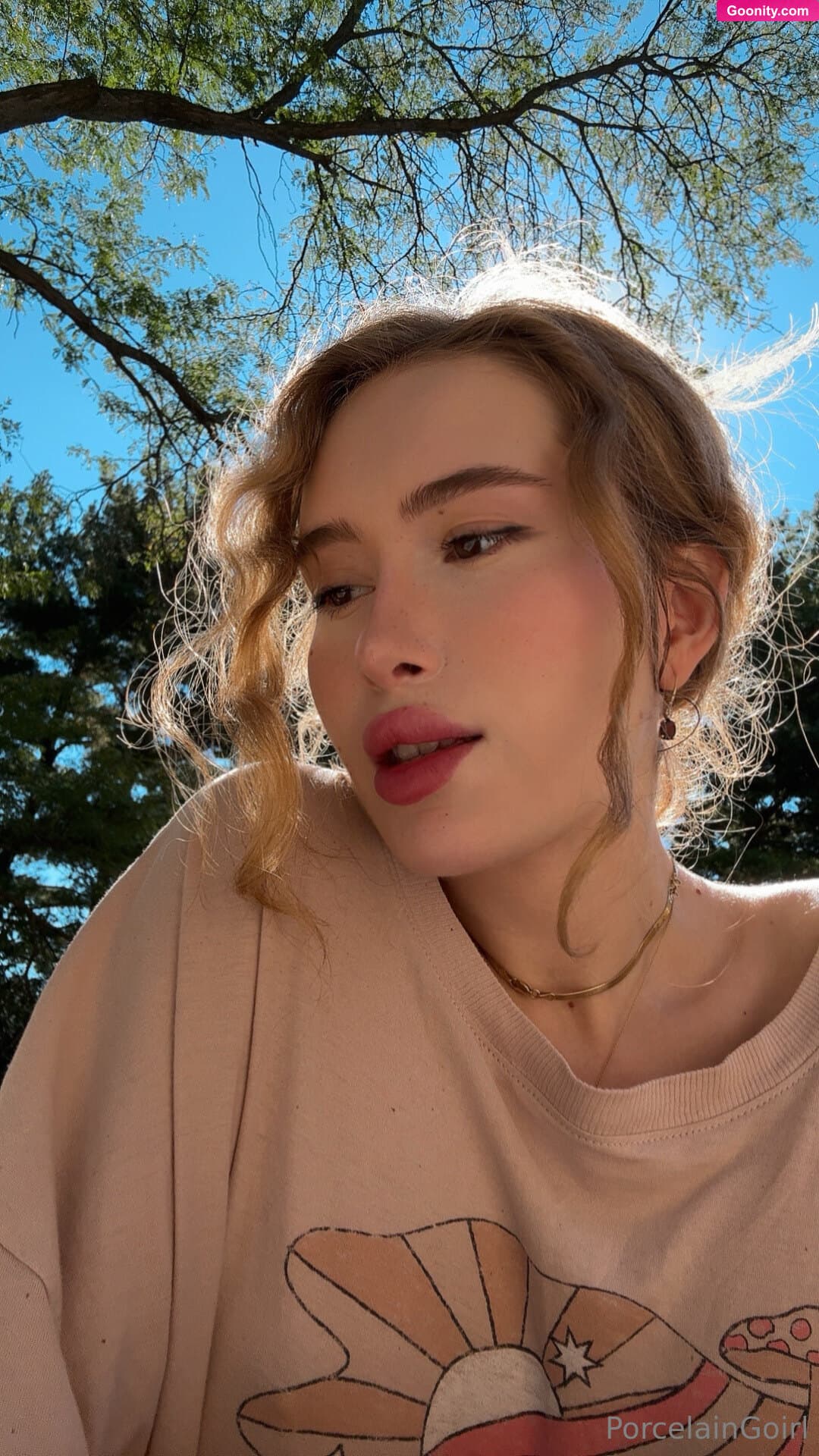 Rosealine on OnlyFans - Golden hour got me glowing, ready for slow tease? 🤔