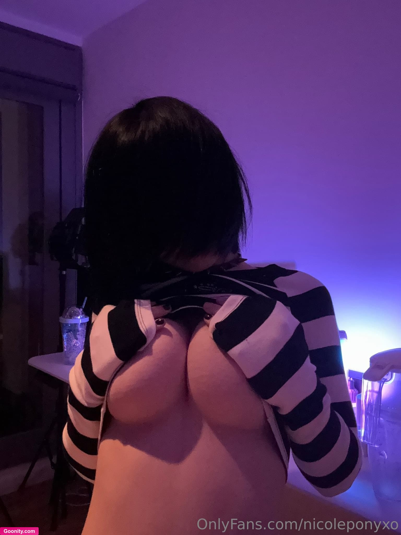 nicole <33 on OnlyFans - try to find my eyes ><