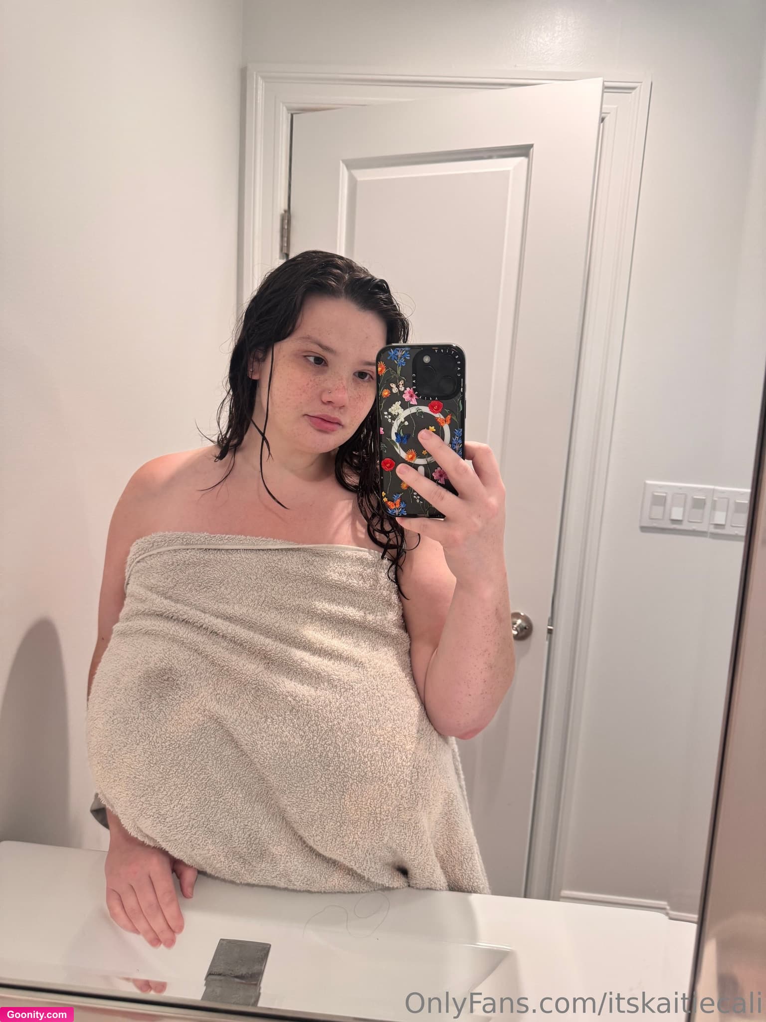 Kaitlyn on OnlyFans - They’re so big the towel doesn’t wrap all the way around me🤭
