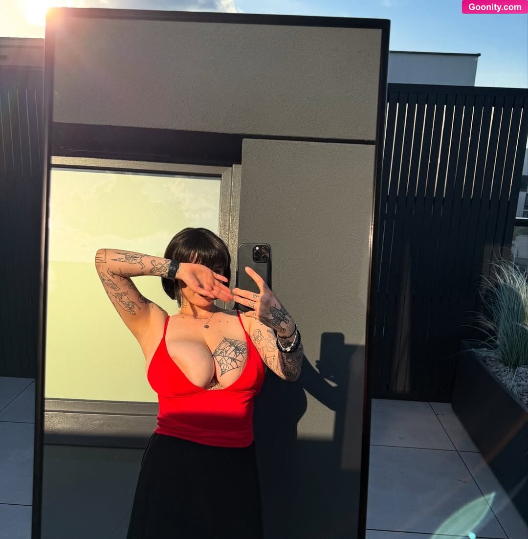 Julia 🖤 on OnlyFans - Photo 2
