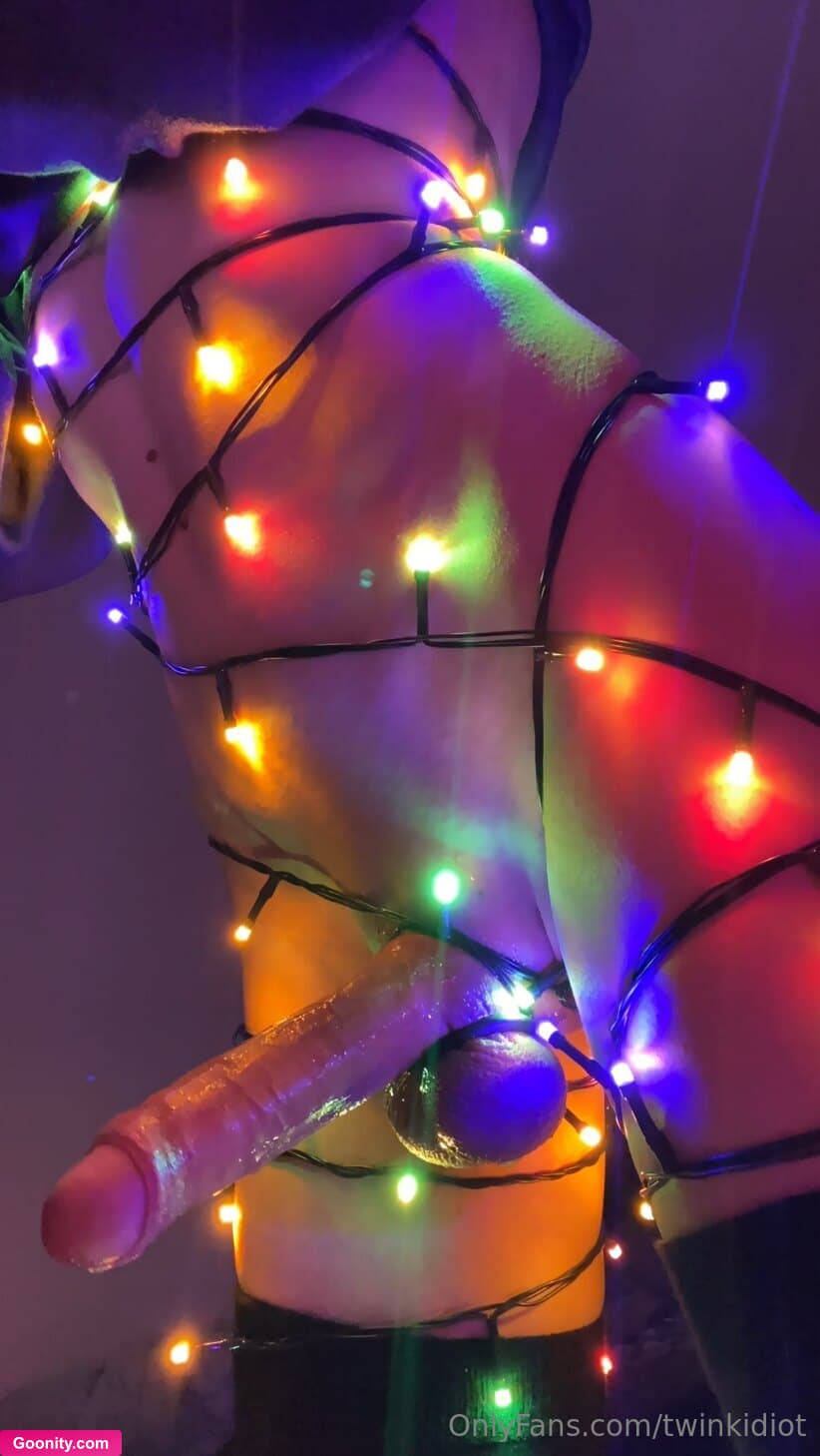 idiot on OnlyFans - I need you to decorate my branch.... WINK WINK WINK.. đđ IT'S ALMSOT CHRISTTTTTTTTMASSSSS!! If you're on my naughty list.. you might get a lil something ;3 LOVE YOU <3