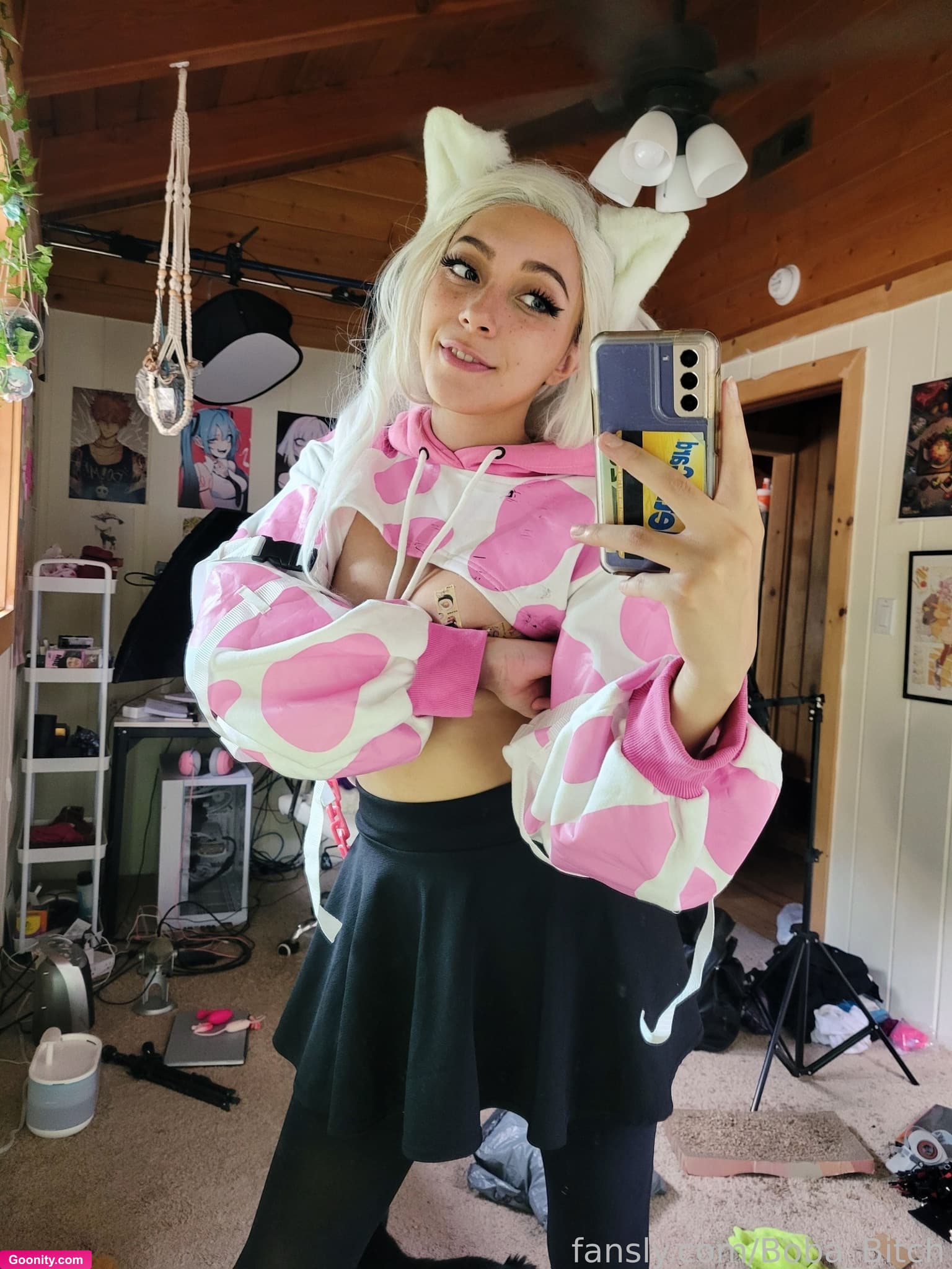 Boba Bitch on OnlyFans - Dressed up to take SFW TikToks and shiz, but needless to say, I fingered my brains out in front of the mirror instead. 😂 I would say I should be handcuffed to stop my hands from wandering... but that'd only make things worse. 😏 #cosplay