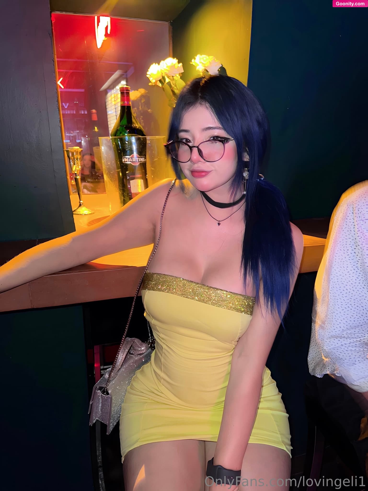 Eli❤️ on OnlyFans - Psst! let's go fuck in the bar bathroom 😈😈