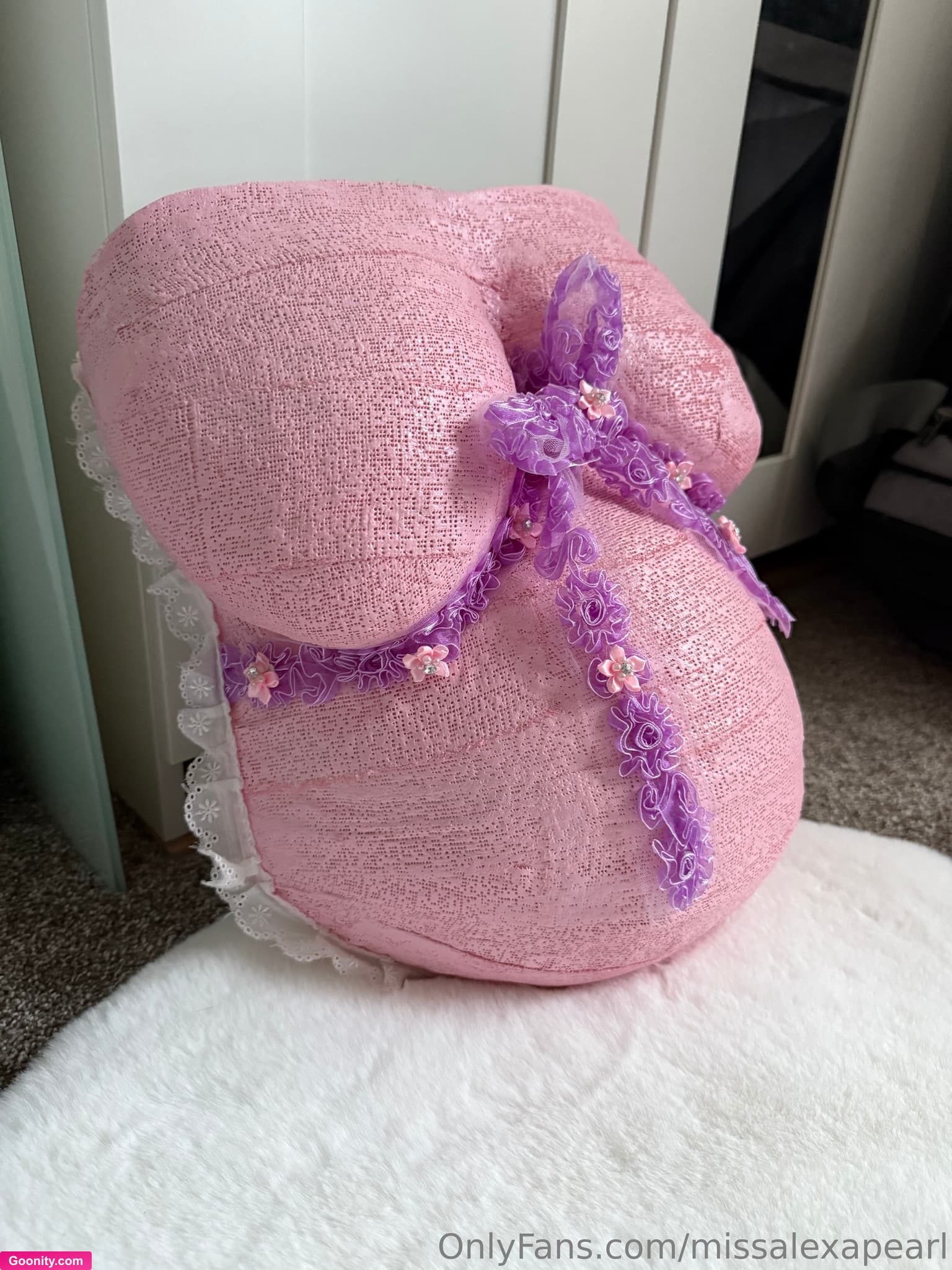 Mama Alexa on OnlyFans - To My Lovely pregnancy Fans ❤️ I am Selling this exclusive casting I took of my first pregnancy 🥰 If you are interested in purchasing please dm me or comment on this post 🤰 It’s hot seeing just how big my belly and breast’s really got 🤩Shipping in US will be $30International shipping Depends on Where it’s Shipping to!