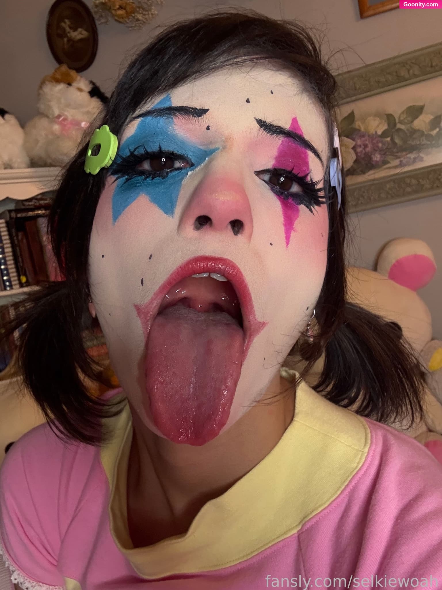 selkiewoah on OnlyFans - Honk Honk gooner!!!! :3 🤡🎉🎈 This is probably the silliest and sluttiest I’ve looked in a photoset hehe. Maybe cause it was 4am and I was gifted an edible >_<