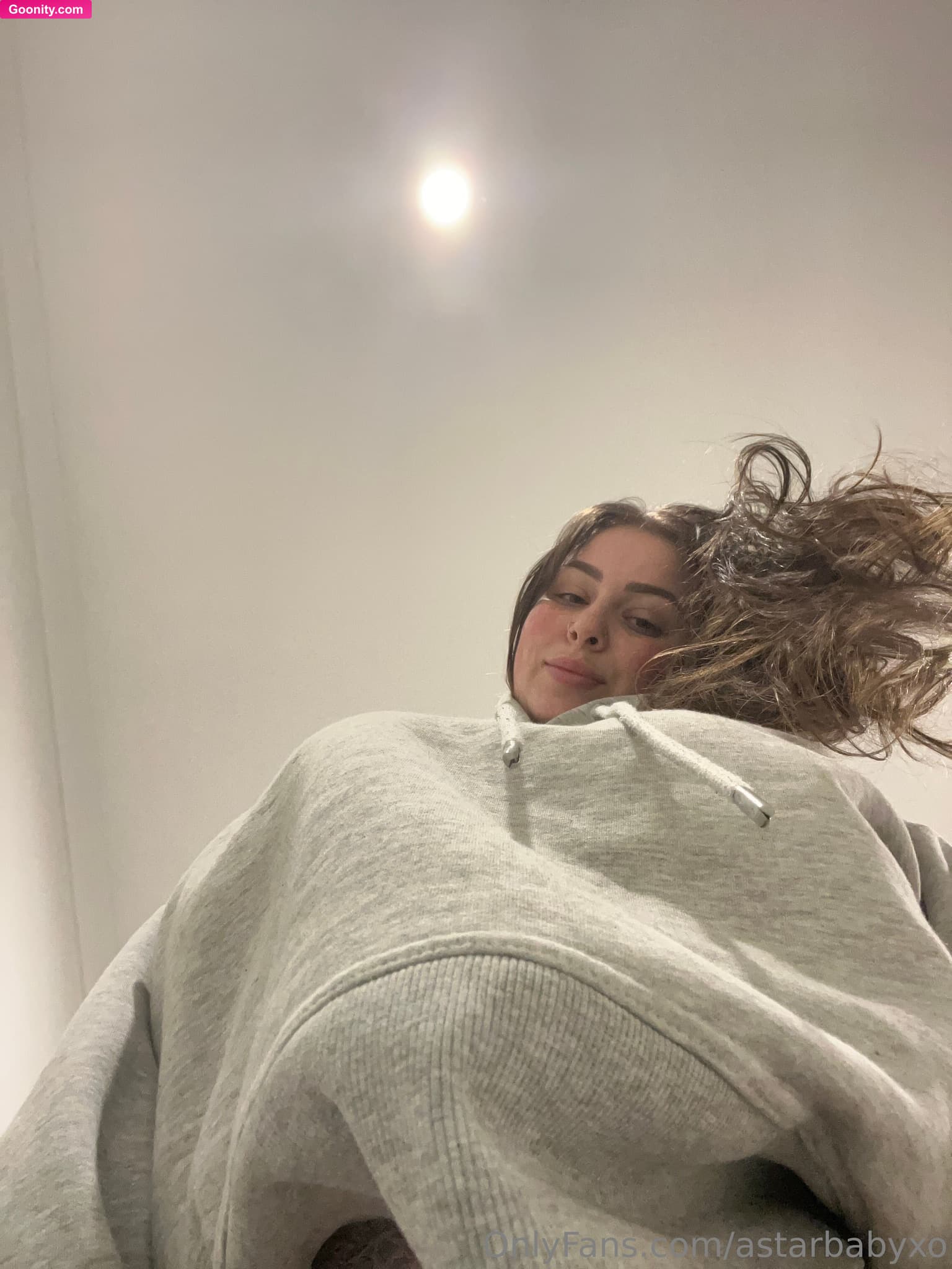 Astarbabyxo on OnlyFans - Swipe to see under the hoodieee👉🏻🙊Sending a new boob play vid to your DMs now!❤️This vid includes:8 mins & 48 seconds long video ✨Me on my knees bouncing on the bed✨Boob shaking✨Boob play✨Lots of bouncing✨Ends with a little bit of close up dildo tittyfucking✨