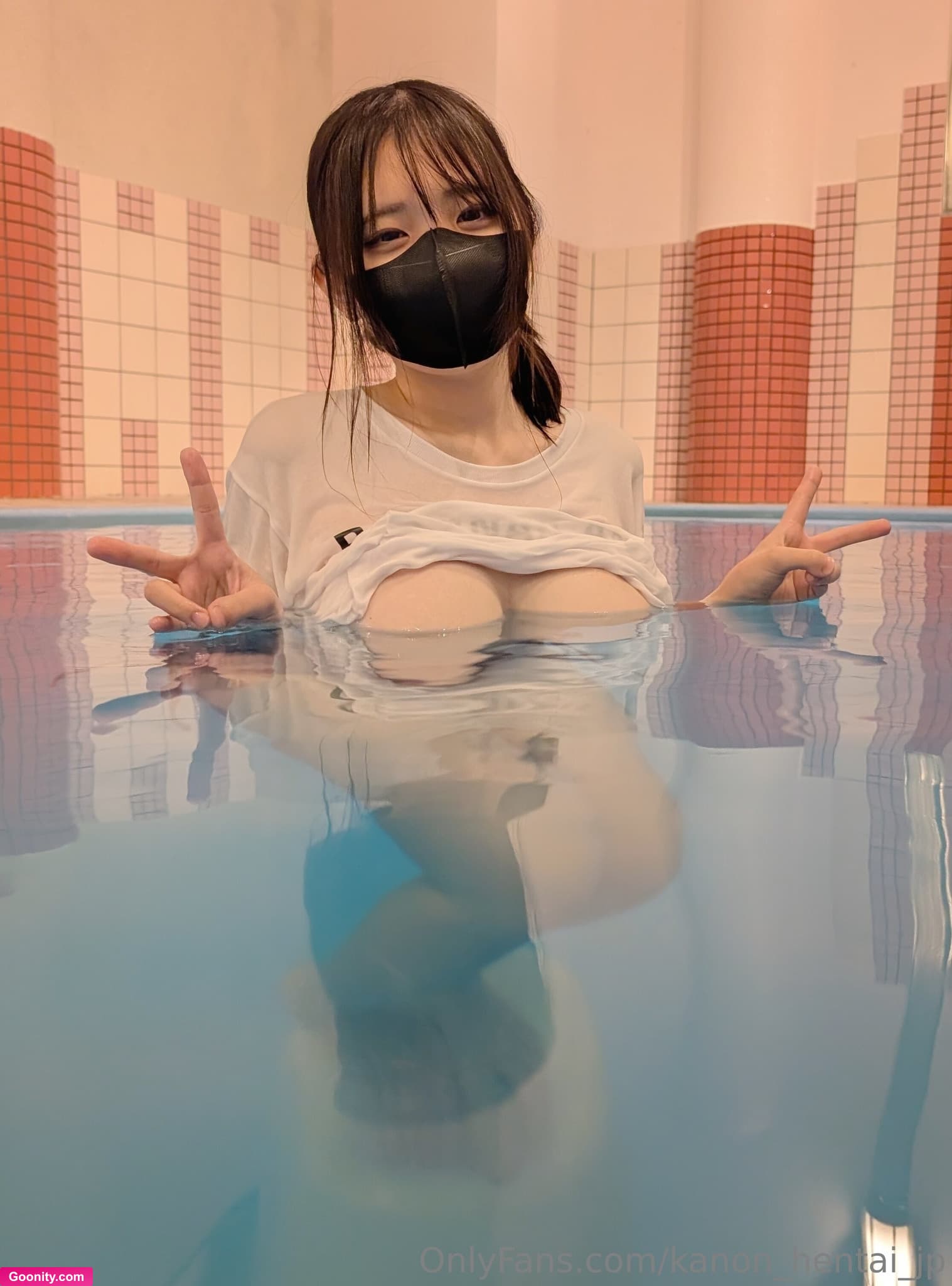 kanon♡japanese-hentai-girl on OnlyFans - 水面でギリギリ見えない写真を取ろうと思って……笑1枚目成功2.3枚目失敗