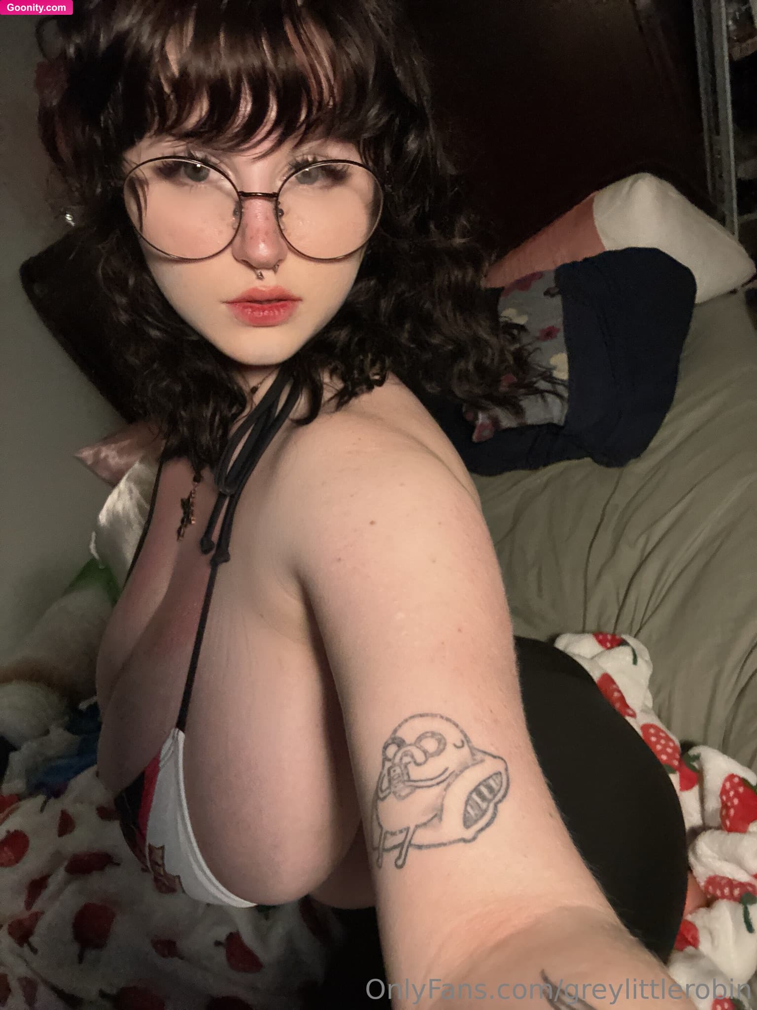 robin grey on OnlyFans - Top over here doing the bare minimum lbh