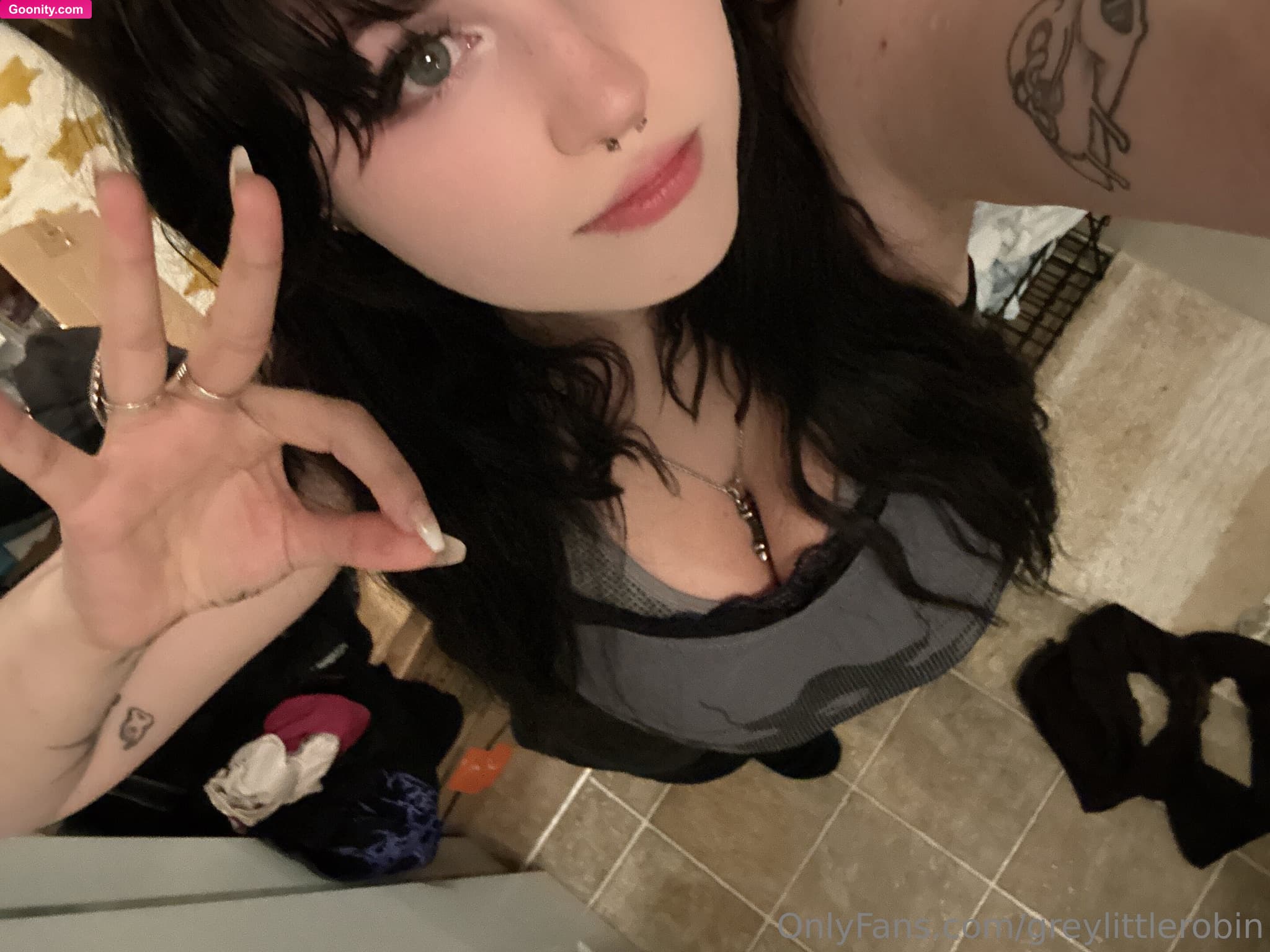 robin grey on OnlyFans - Chest has me losing sight of my necklace and my toes (≧▽≦)
