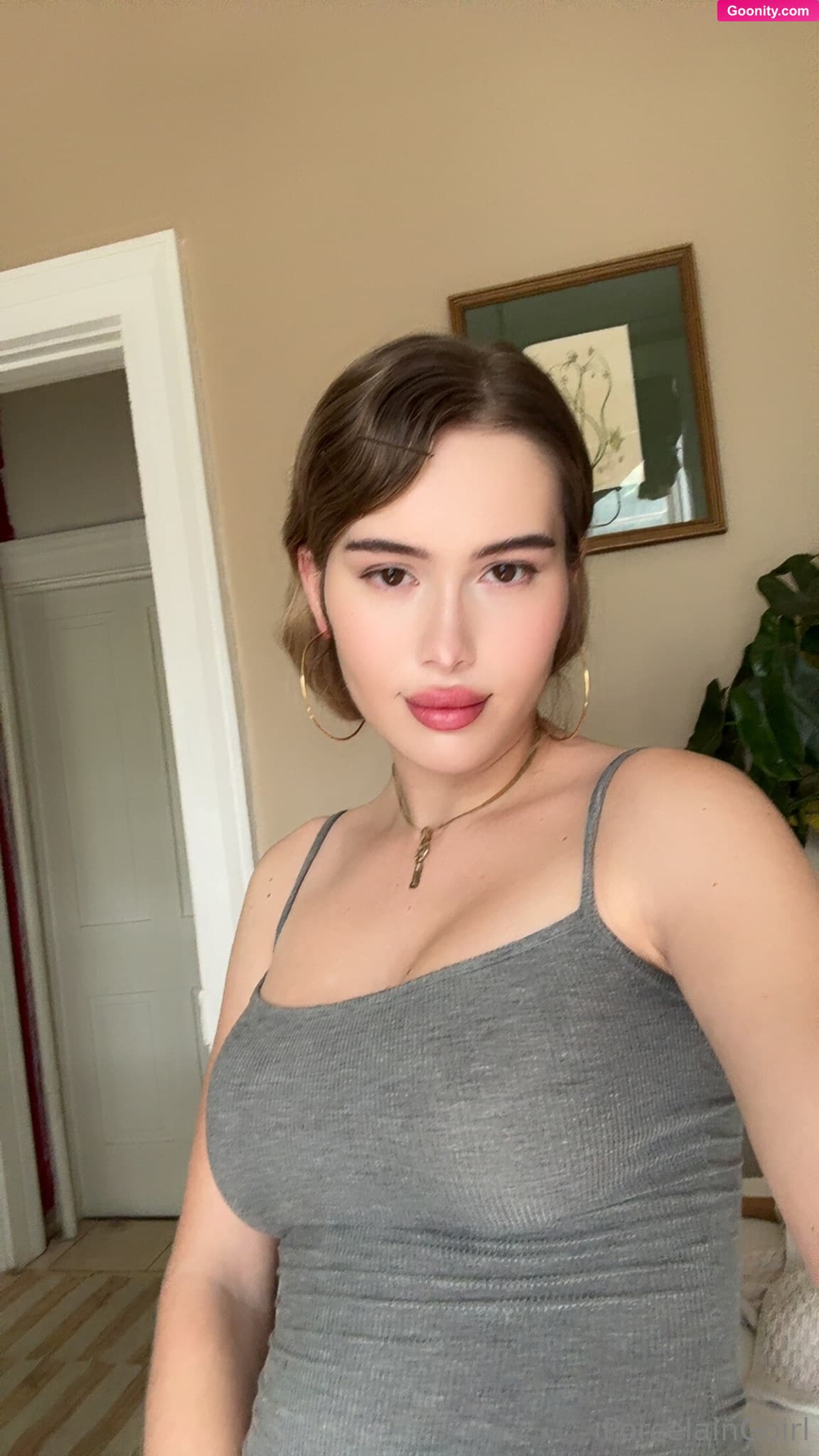 Rosealine on OnlyFans - Don’t let this pretty face fool you, I bite 😘