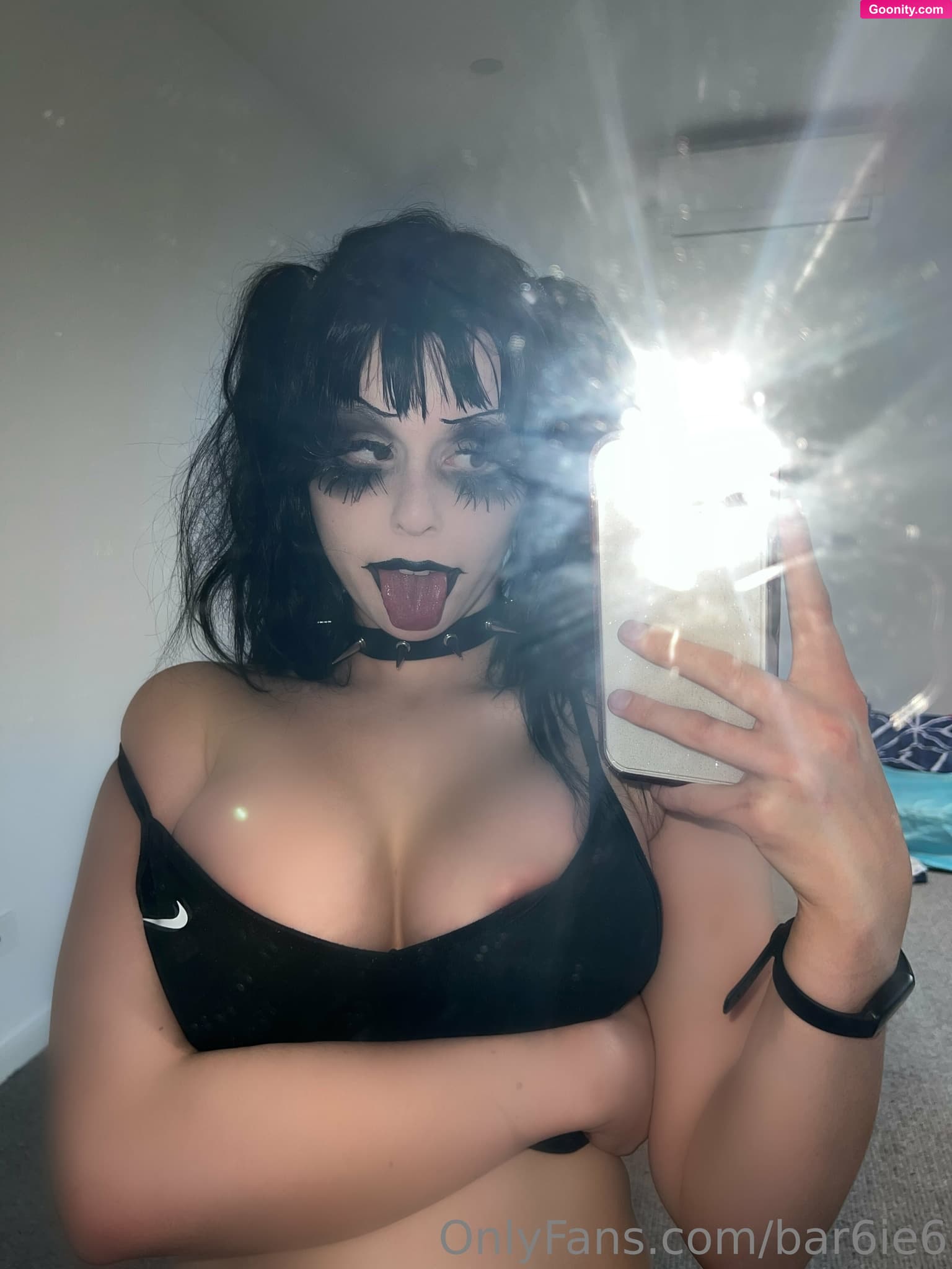 6ar6ie6 on OnlyFans - Caught slippin'