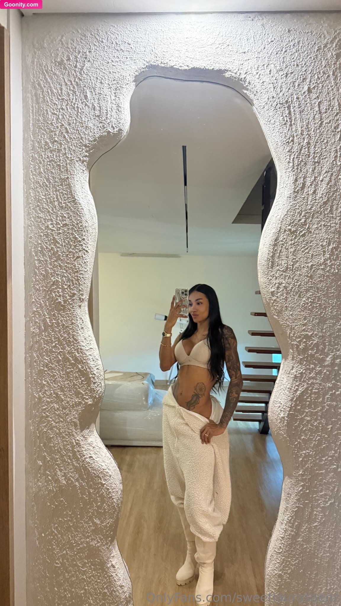 Laura Saenz on OnlyFans - ⛄️
