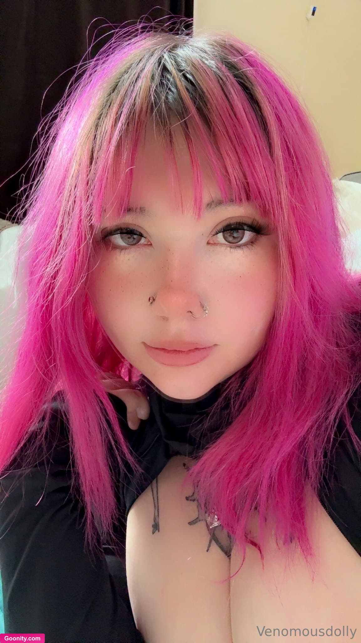 venomous dolly 🖤 on OnlyFans - What color should I dye my hair next?