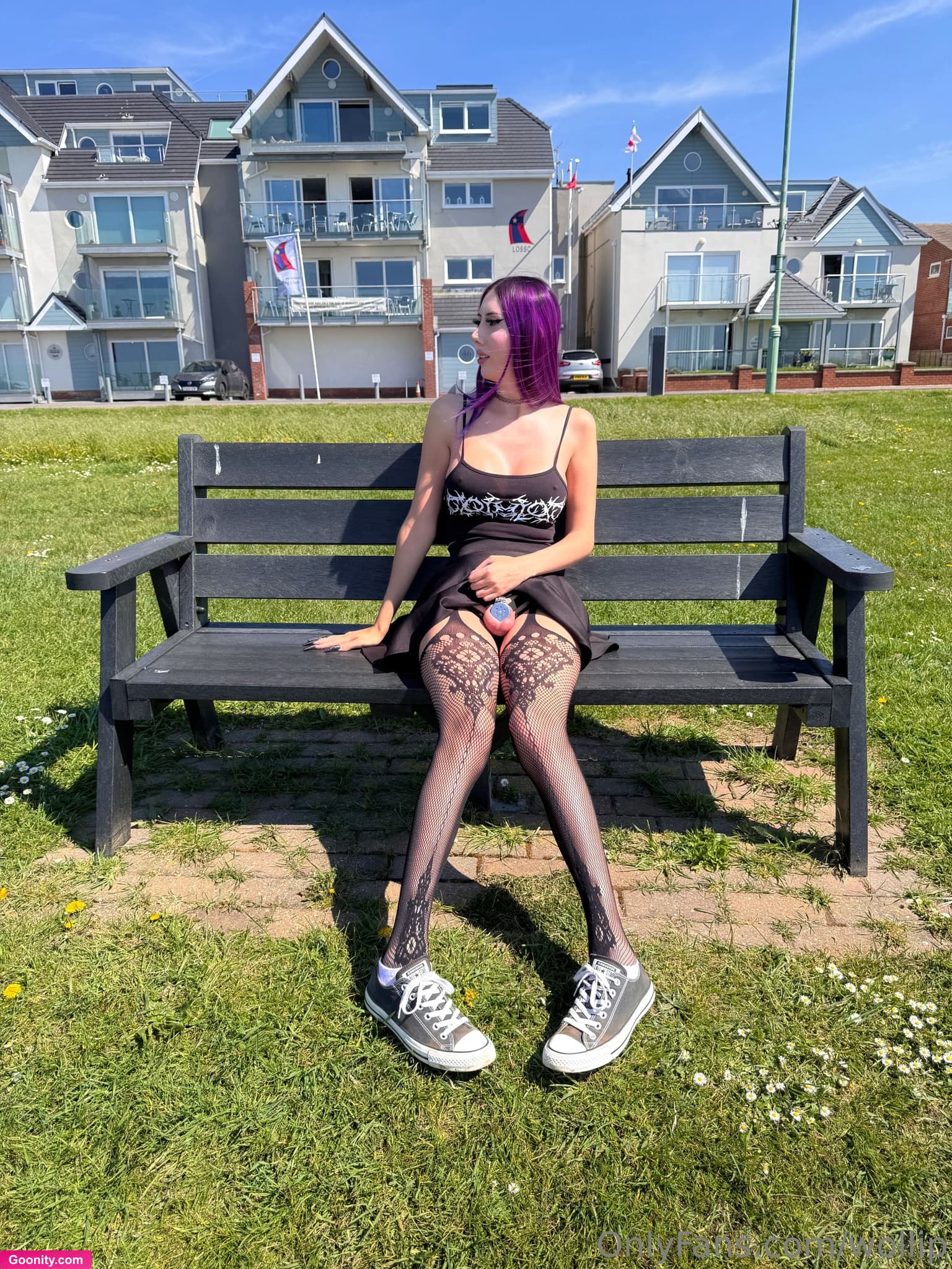 pillow on OnlyFans - hii π€ i have a few pics for you today flashing my flat cage ..