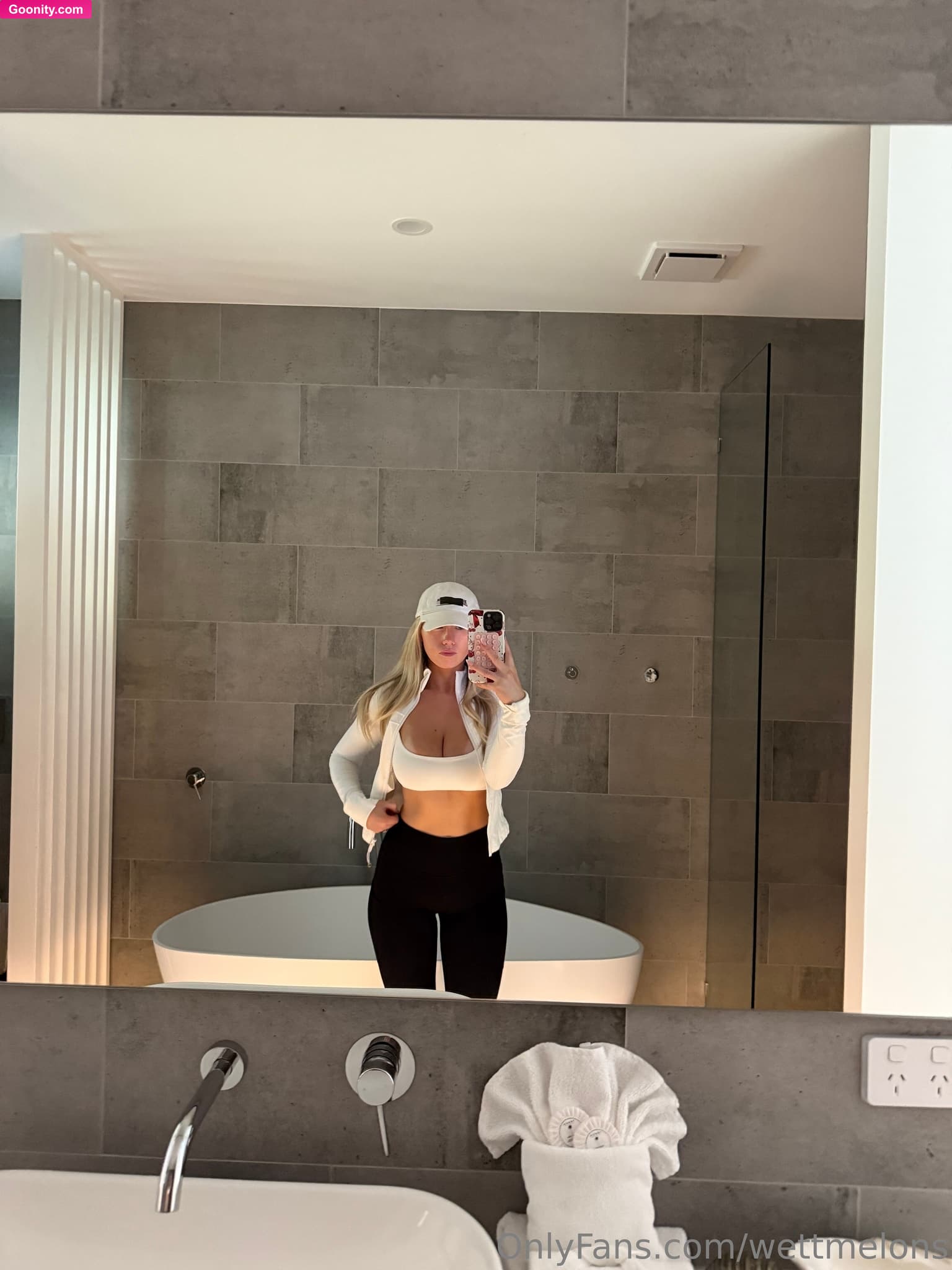 Wettmelons on OnlyFans - what do you think of my outfit for today? i'm thinking it do..