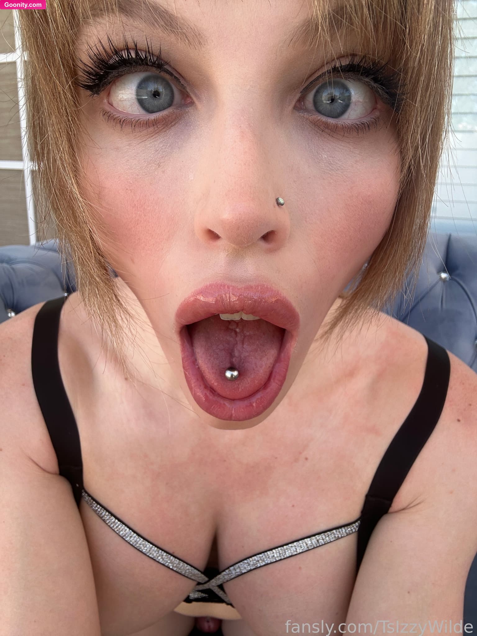 ⭐ Izzy Wilde ⭐ on OnlyFans - Whenever I have the chance to sneak something outside, I take it 🤭☀️