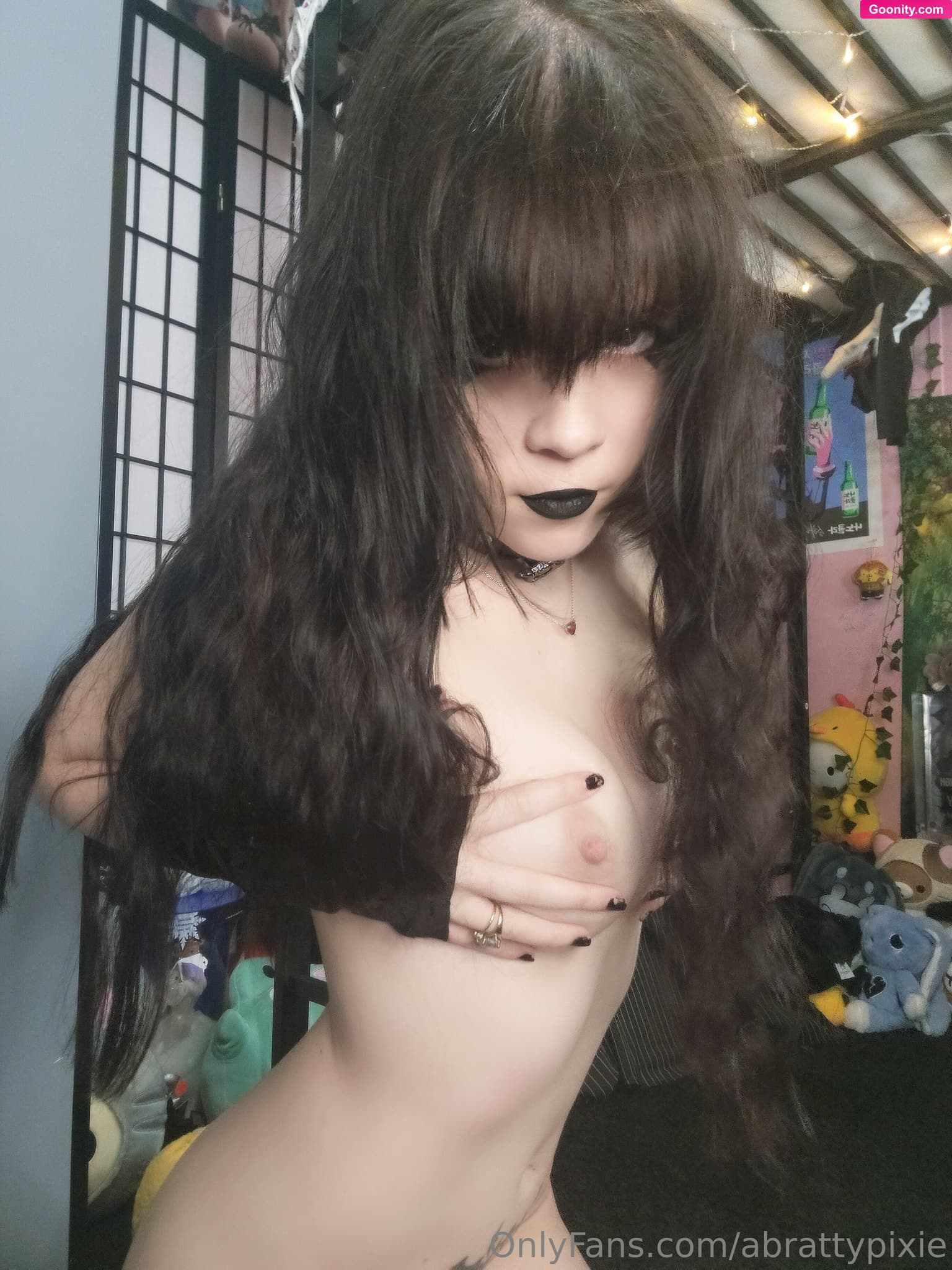 Pixie ♡ on OnlyFans - looks like I'd beat you up wants to get beat up