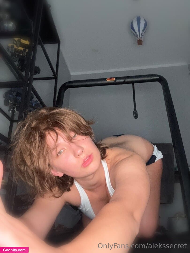 Aleks 🧸 on OnlyFans - started with a stretch but I know this arch is doing more th..