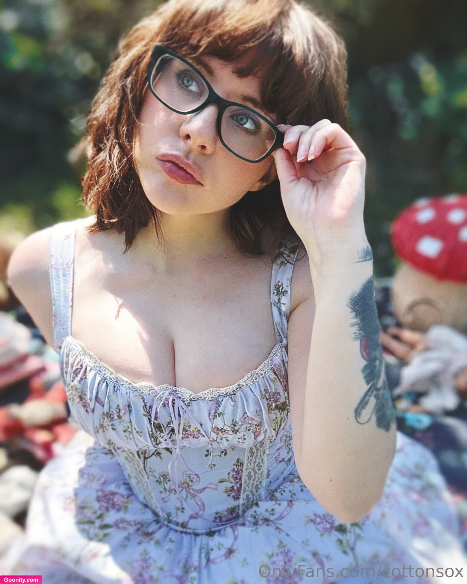 Alice CottonSox on OnlyFans - I got a fancy dress and did a fancy photoshoot. Well, it’s not really a fancy photo shoot, I just had a picnic in my back garden and took photos of myself but it’s fancier than my usual photoshoots because I was wearing a fancy dress. It makes me feel like a book character, or a dolly or something such. Sometimes I wish I were a dolly for real; a lot of the time I feel like a dolly, helplessly at the whims of other people, something to play with and break and fix and dress up. Perhaps if I were