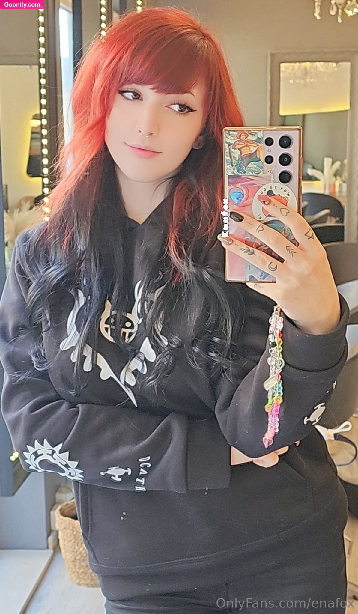 Enafox on OnlyFans - New hair who dis? 😳❤️🖤 I was at the hairdresser today hehe ..