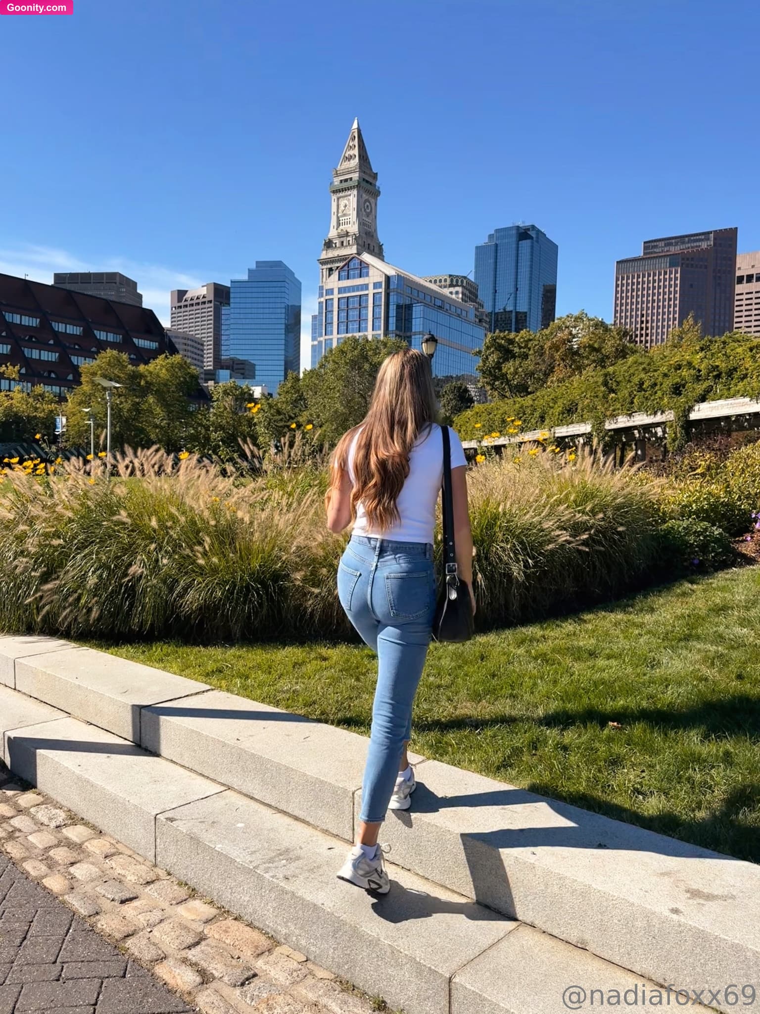 Nadia Foxx π¦ on OnlyFans - Stairs are good for the booty π