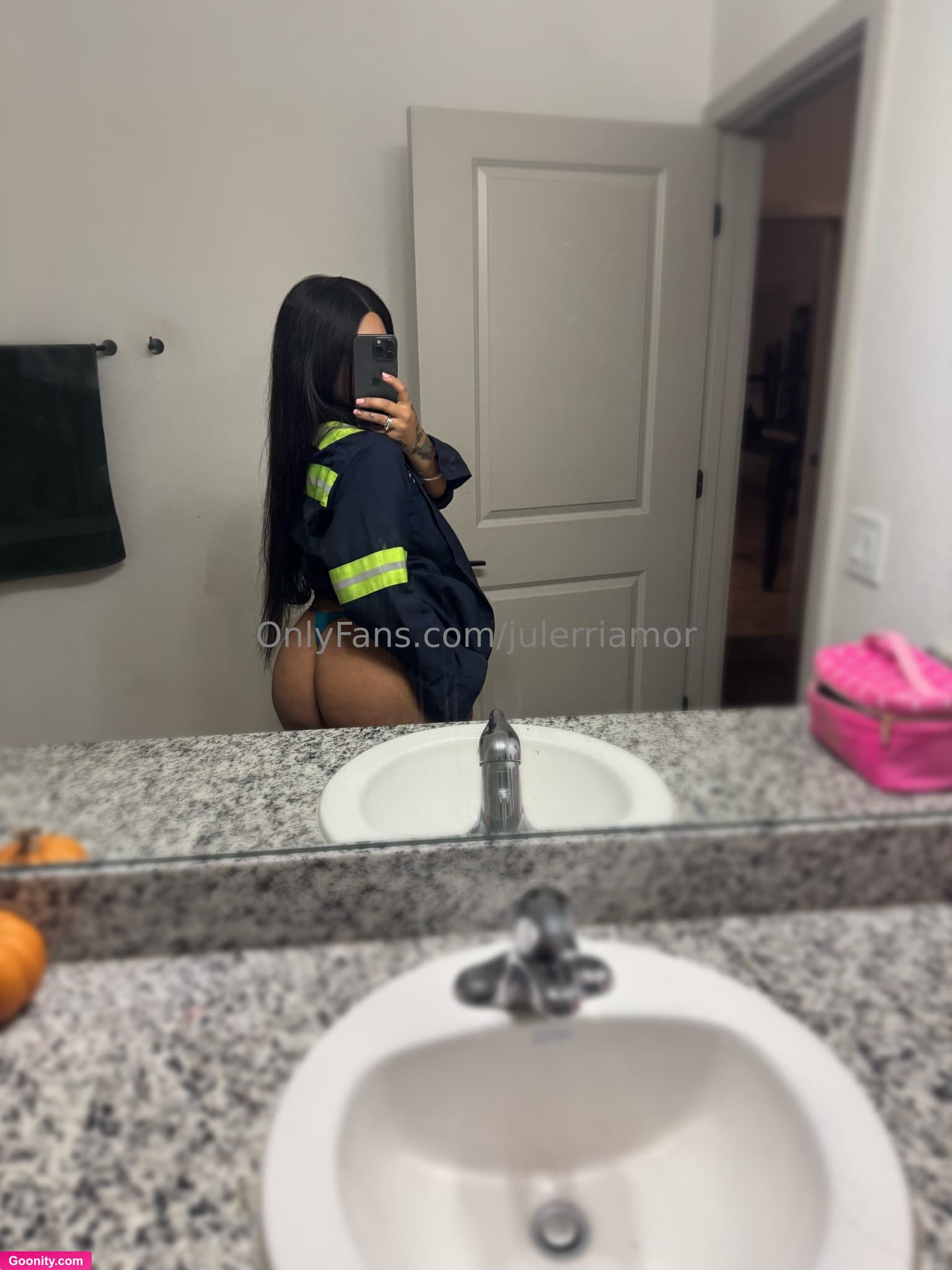 Julerri Amor💋 on OnlyFans - Blue collar men👀🤪