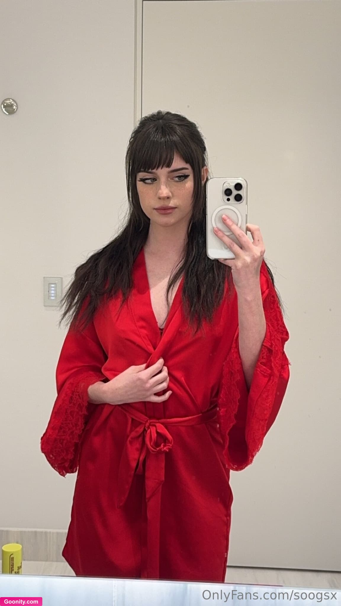 Bailey Soogs on OnlyFans - should i take it off in ur dms? :3
