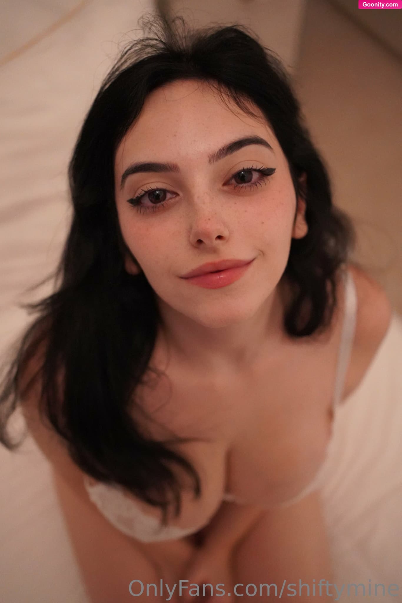 Sofia Mina Delle Cave on OnlyFans - Eyes of love 💕