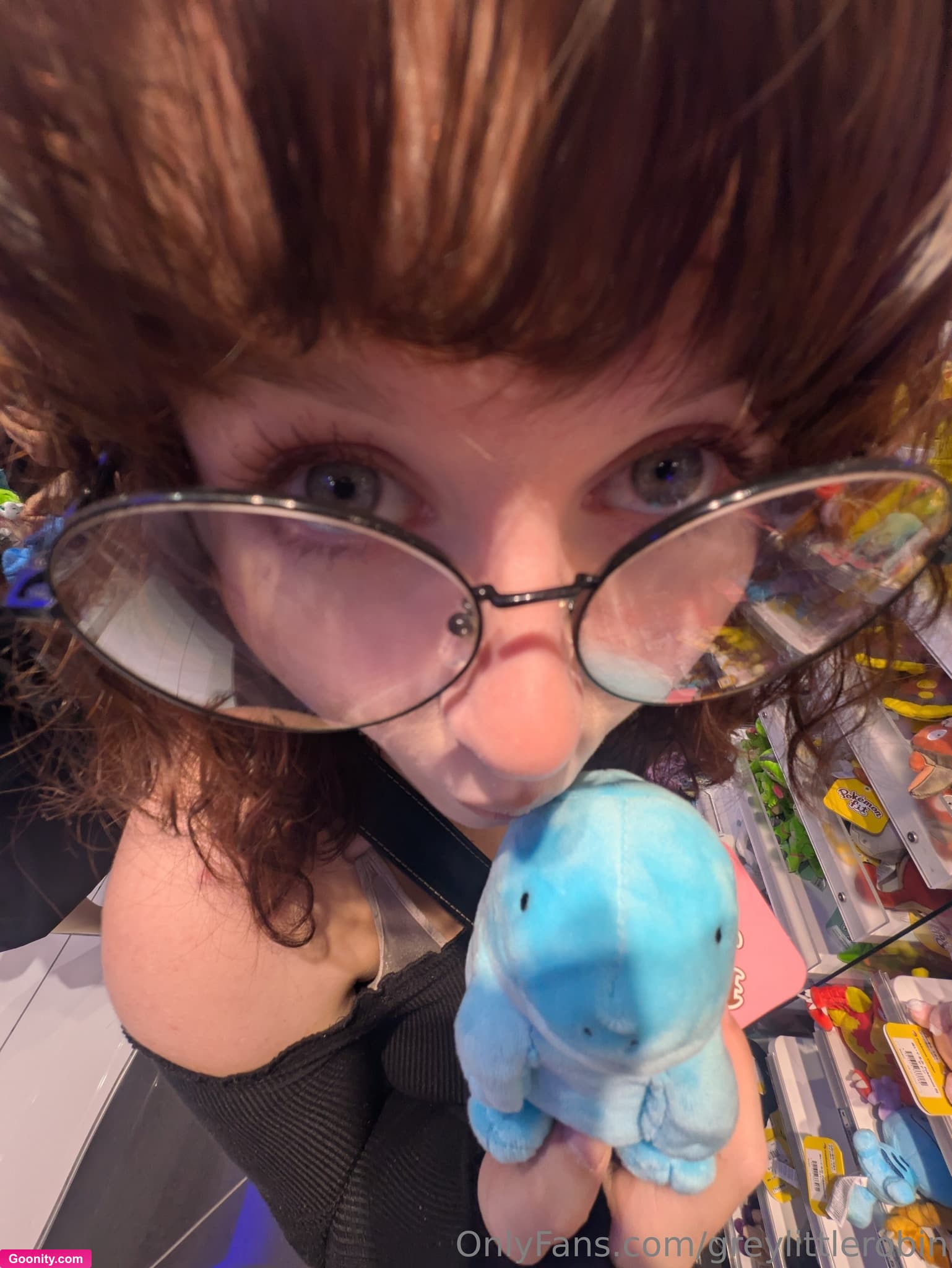 robin grey on OnlyFans - got these two bogos binted 👽✨